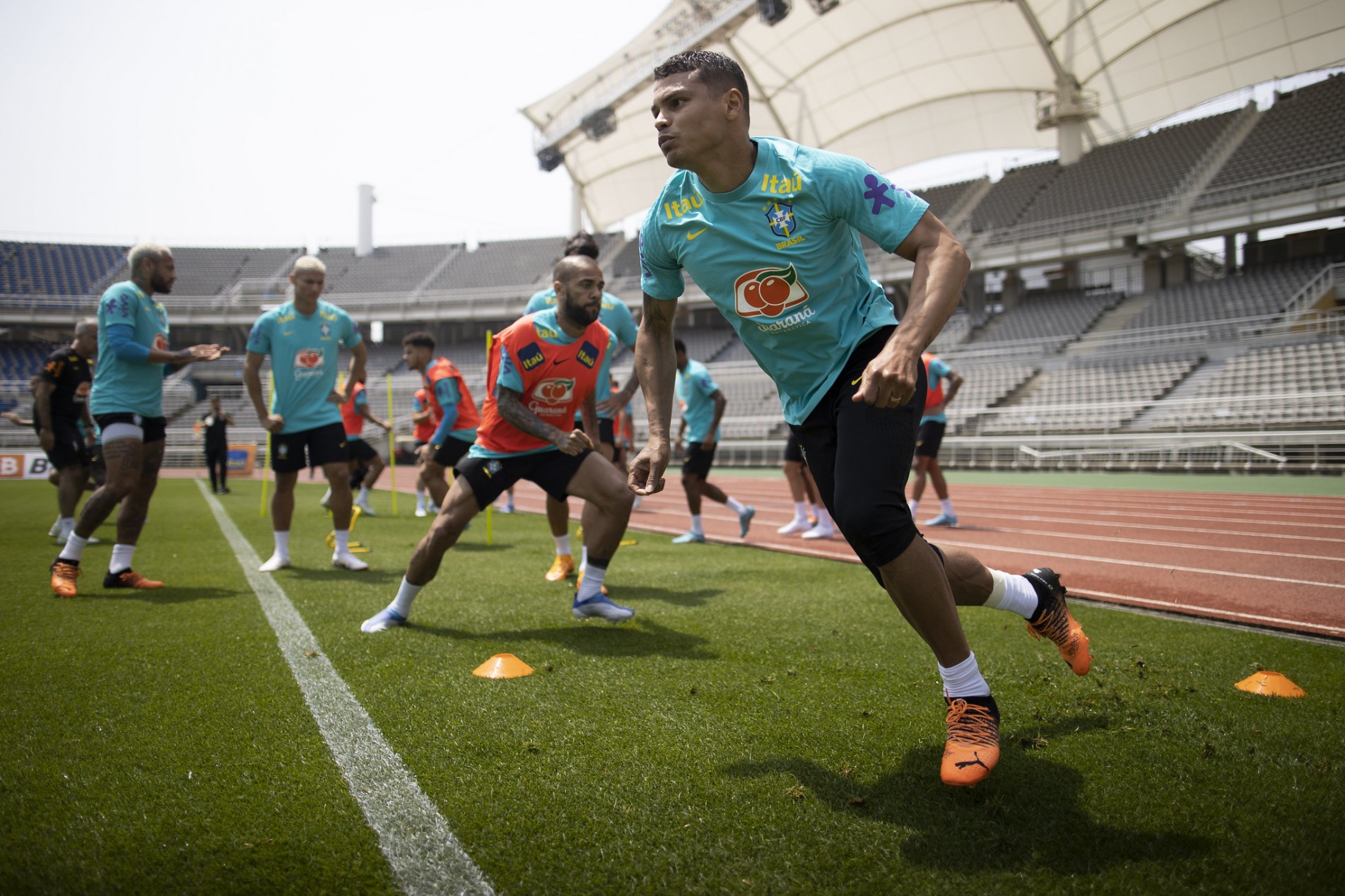 Com mais um treino neste sábado (28), a seleção brasileira avança na preparação para a série de amistosos na Ásia
