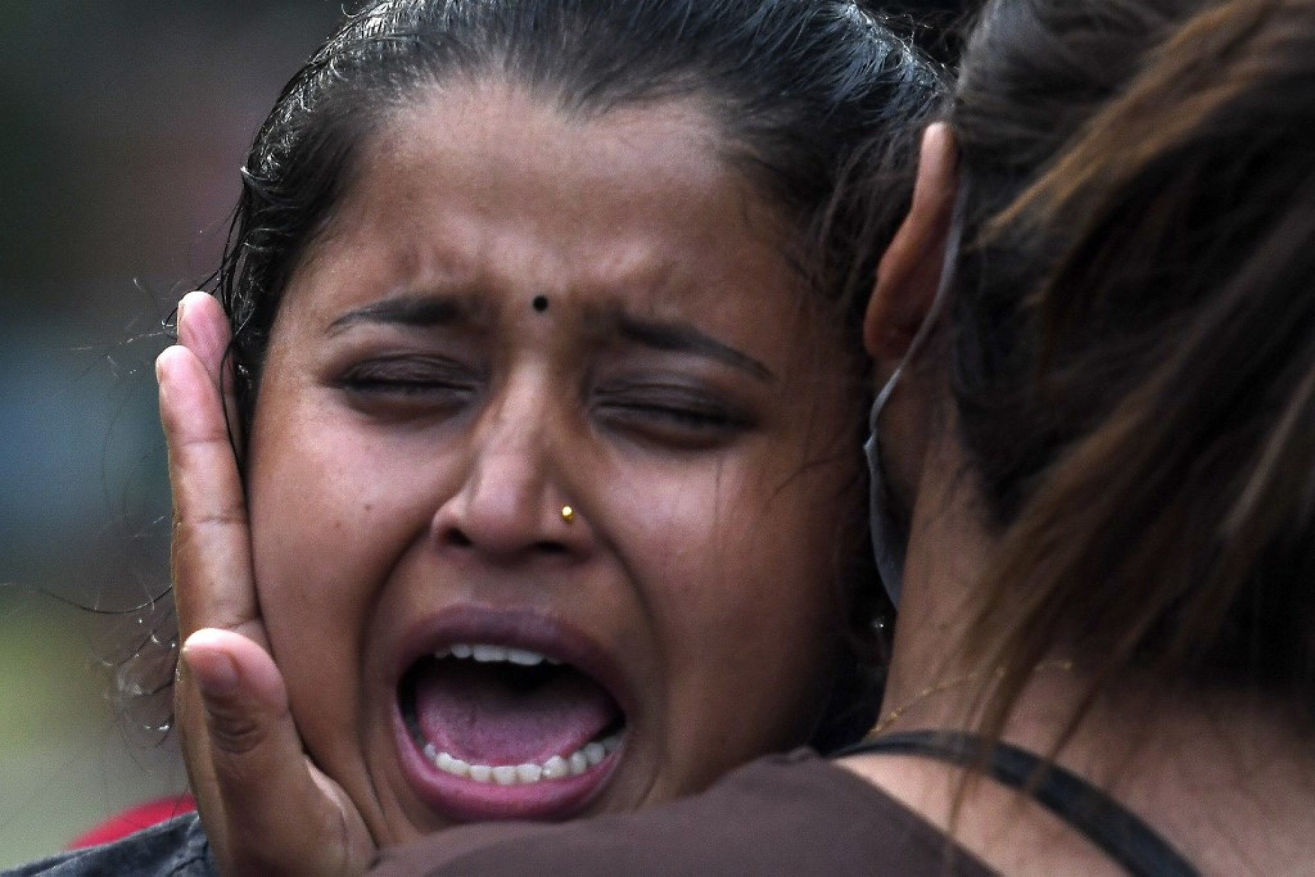 Equipes de resgate buscam avião desaparecido com 22 pessoas no Nepal   