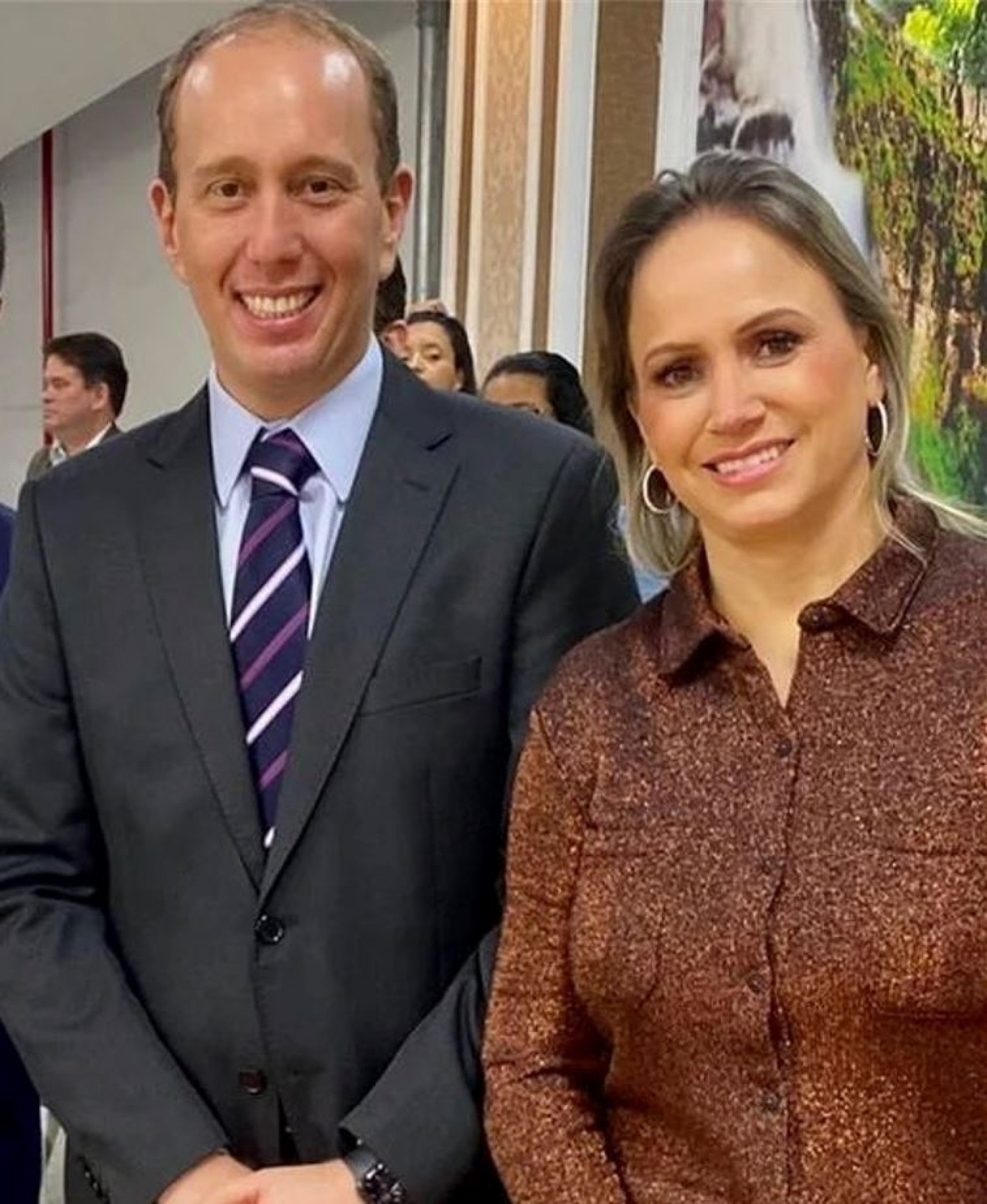 Manga embarca dia 12 junto com a esposa Sirlange. Vice Fernando, assume a Prefeitura.