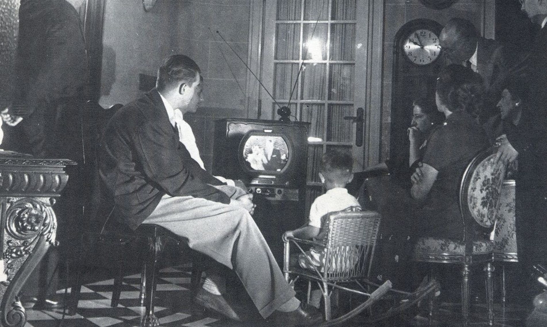 TV
    