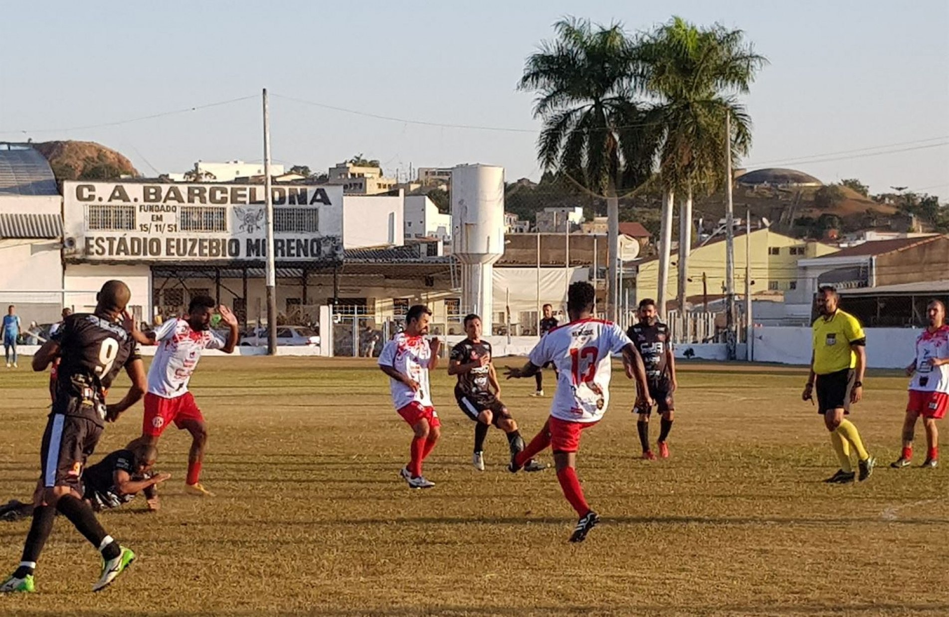 Enquadros assumiu a liderança isolada do Grupo A ao golear o América.