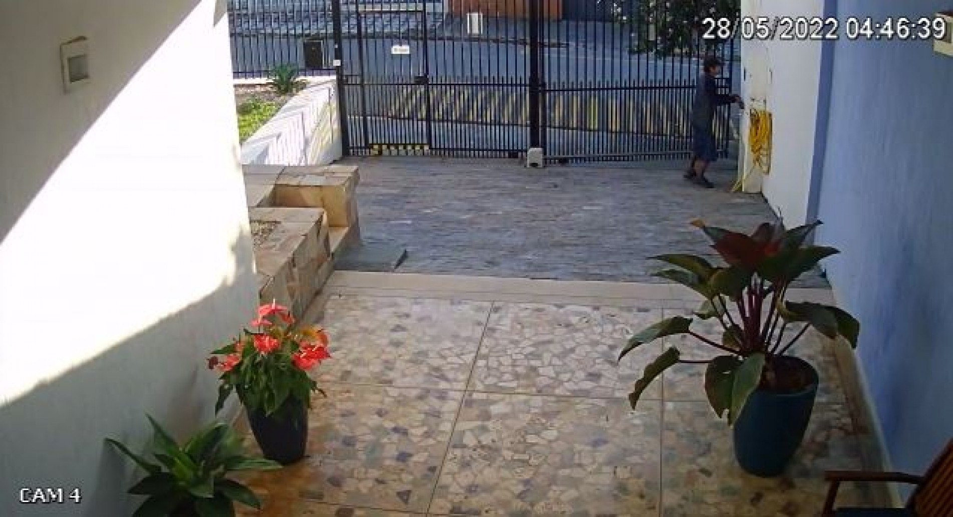 Furto aconteceu no início da manhã deste domingo (29)