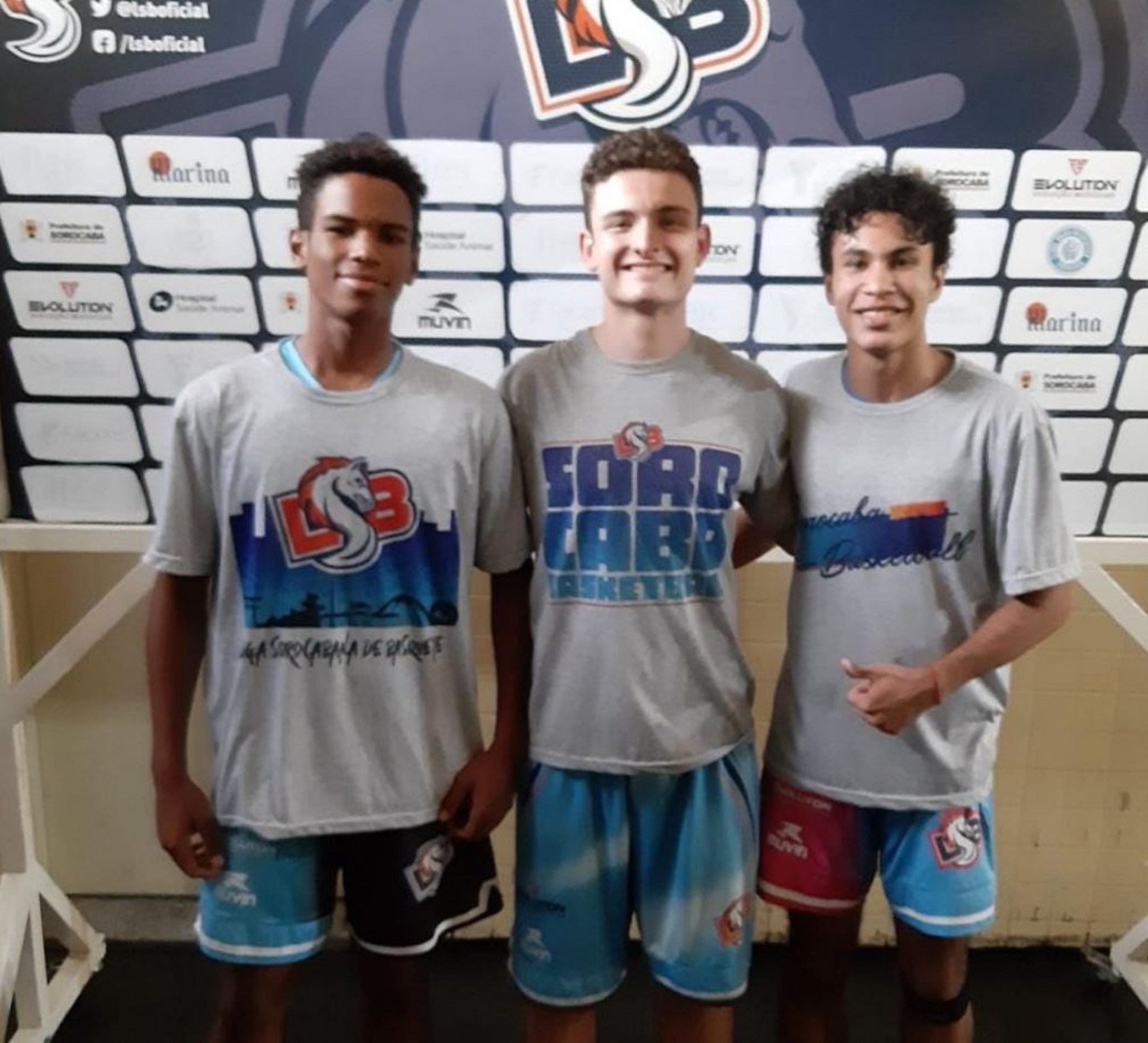 Garotada reforça o time adulto na fase final do torneio.
