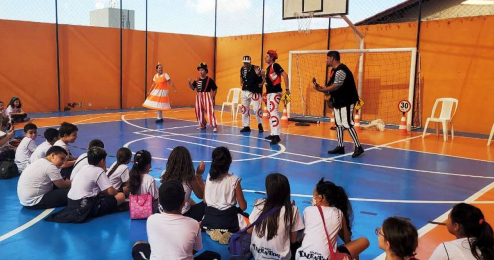 Peça teatral ensina desde cedo sobre sinalização e direção segura.