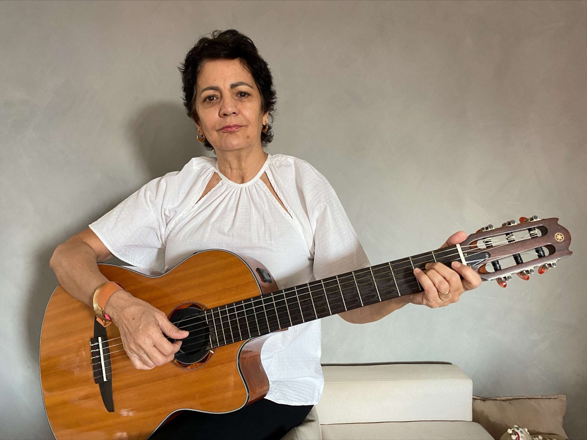 Marisa Lobo, cantora e violonista, se apresenta hoje gratuitamente no Sesc.
