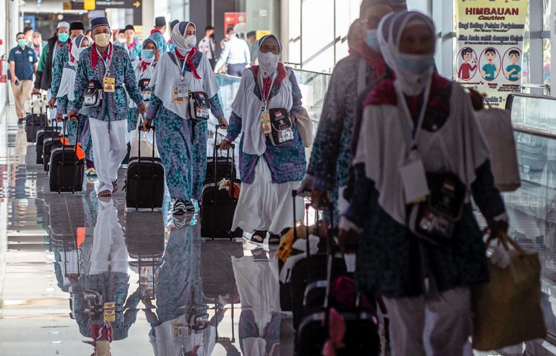 Muçulmanos embarcam na Indonésia em viagem para Meca.