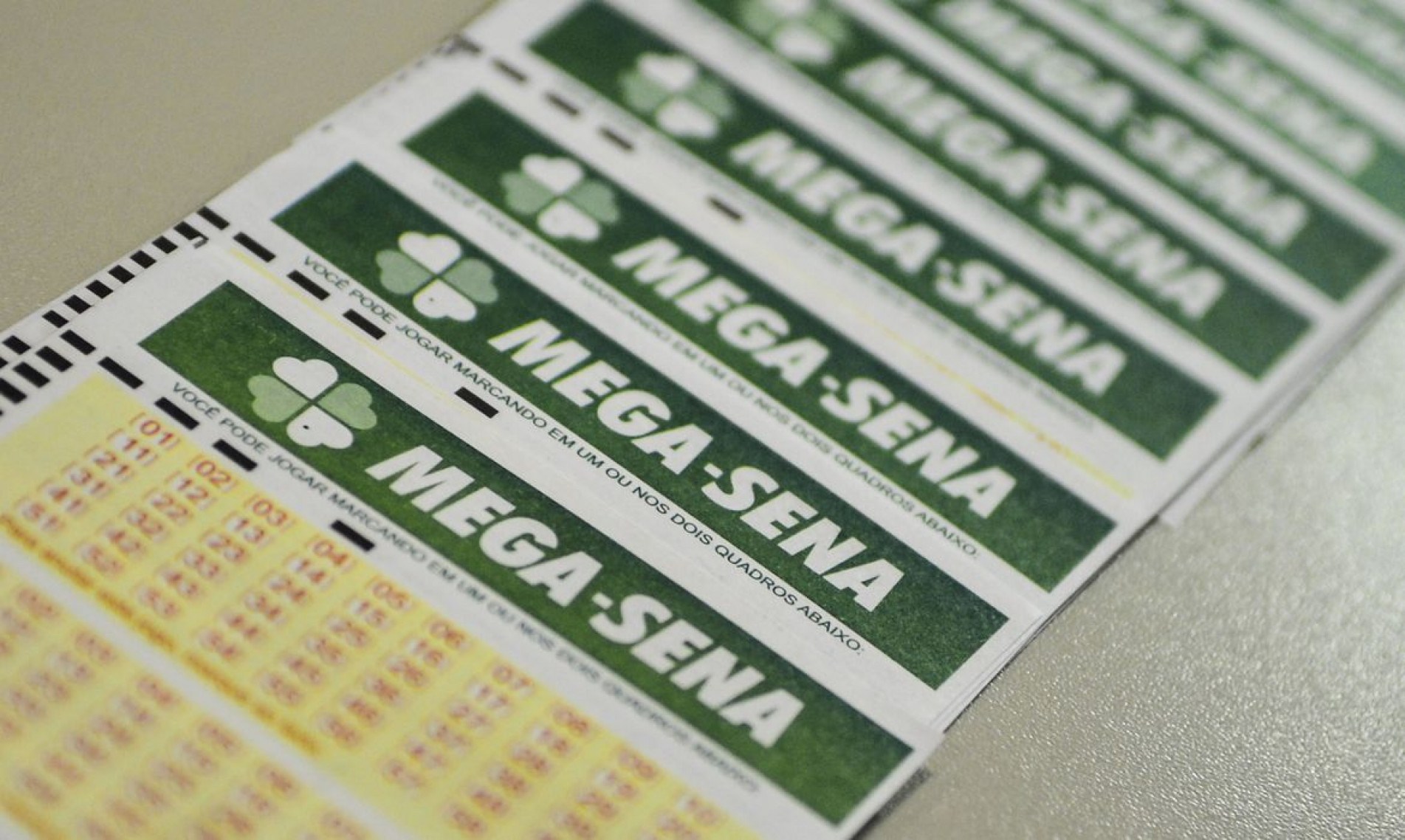  Bilhetes de aposta da mega-sena
    