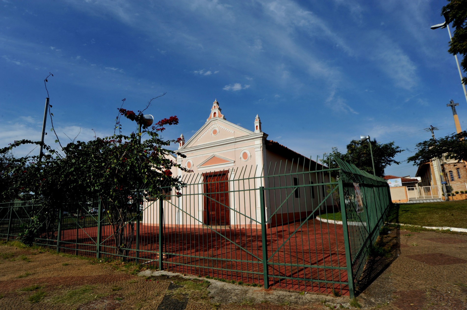Dos locais visitados, Capela do Divino está em melhor condições.