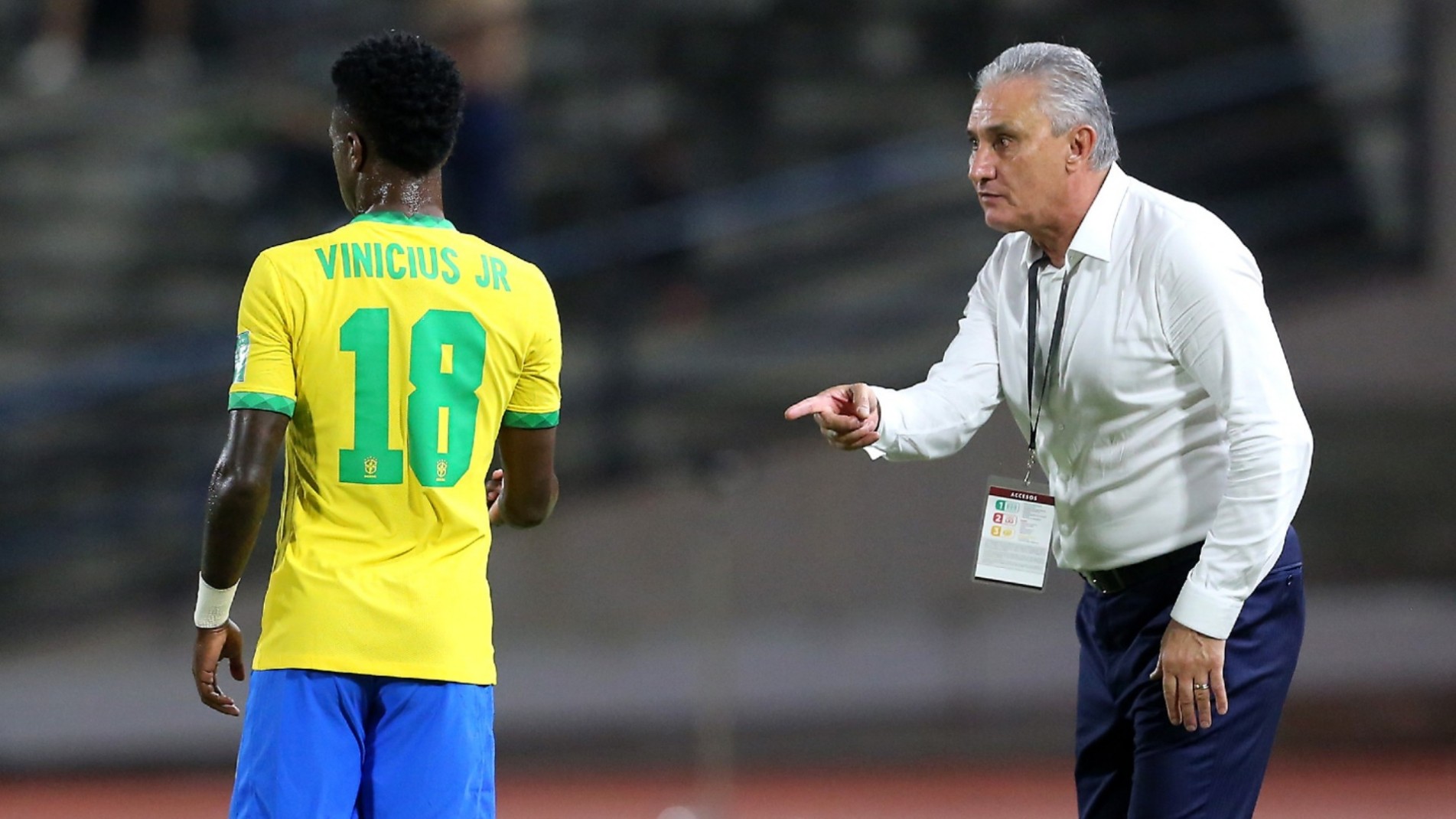 Vinícius Júnior será uma das novidades em campo amanhã (6).