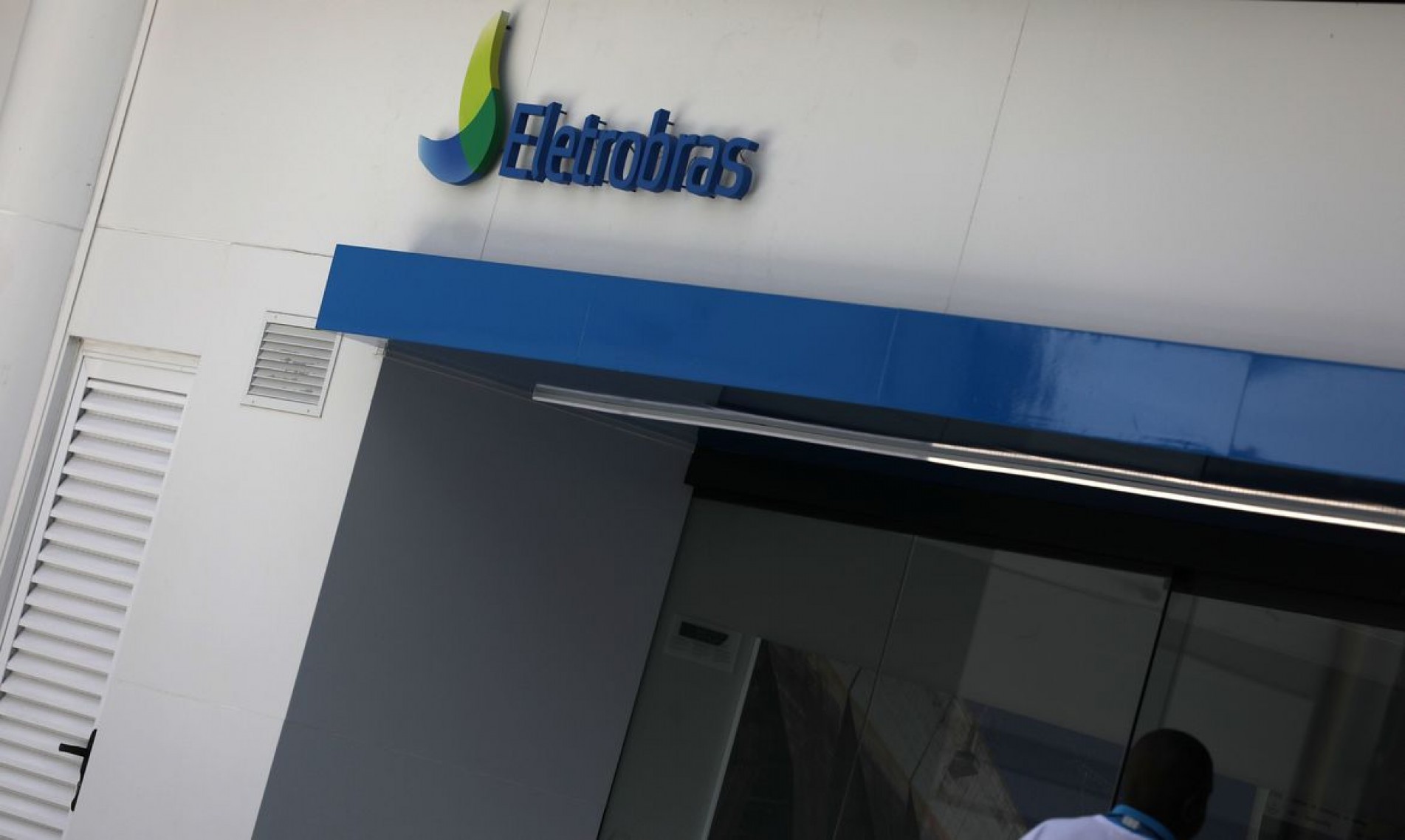  Fachada de um pr..dio da Eletrobras.
    