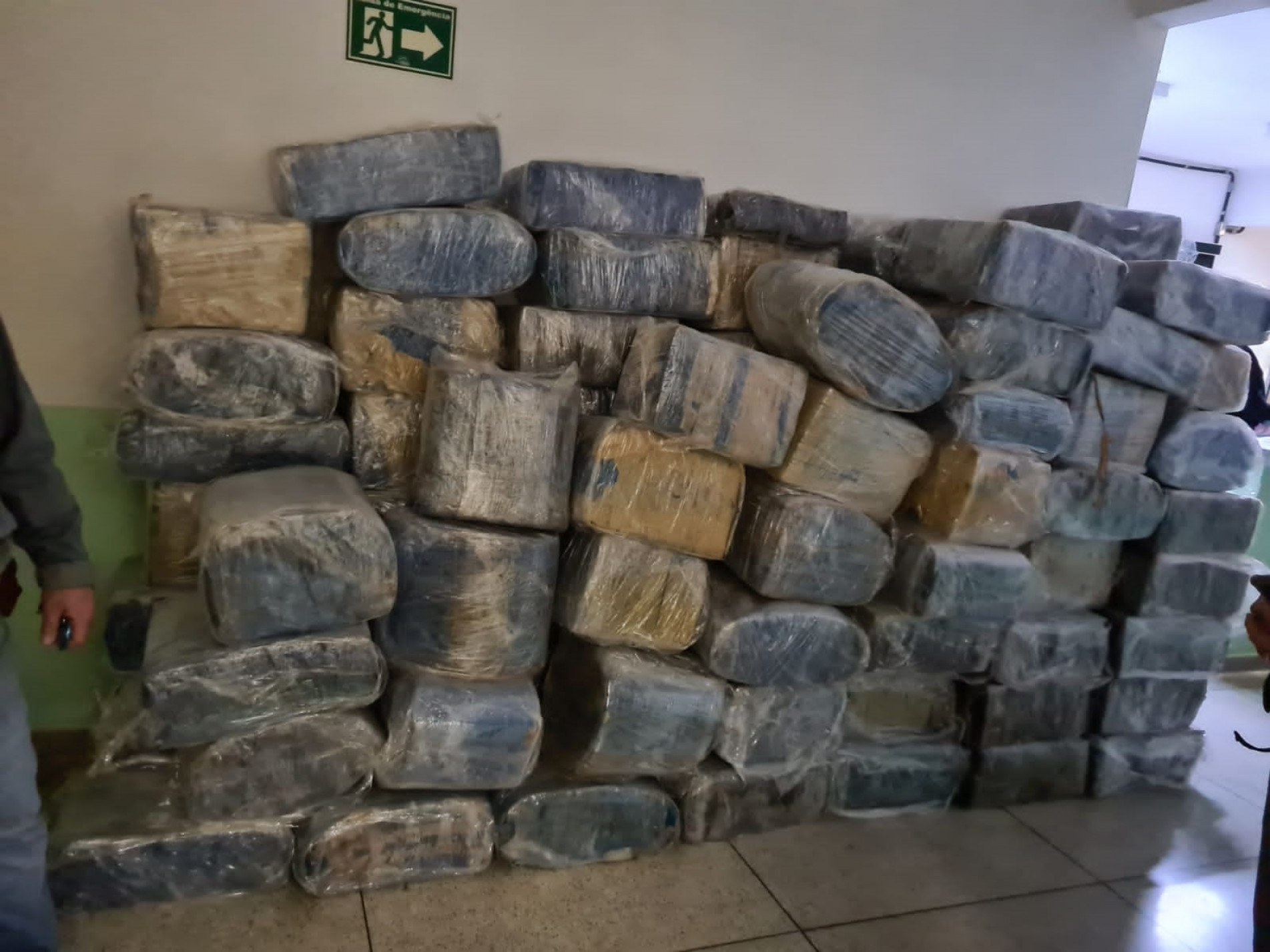 Polícia MIlitar apreende quase três mil toneladas de maconha. 