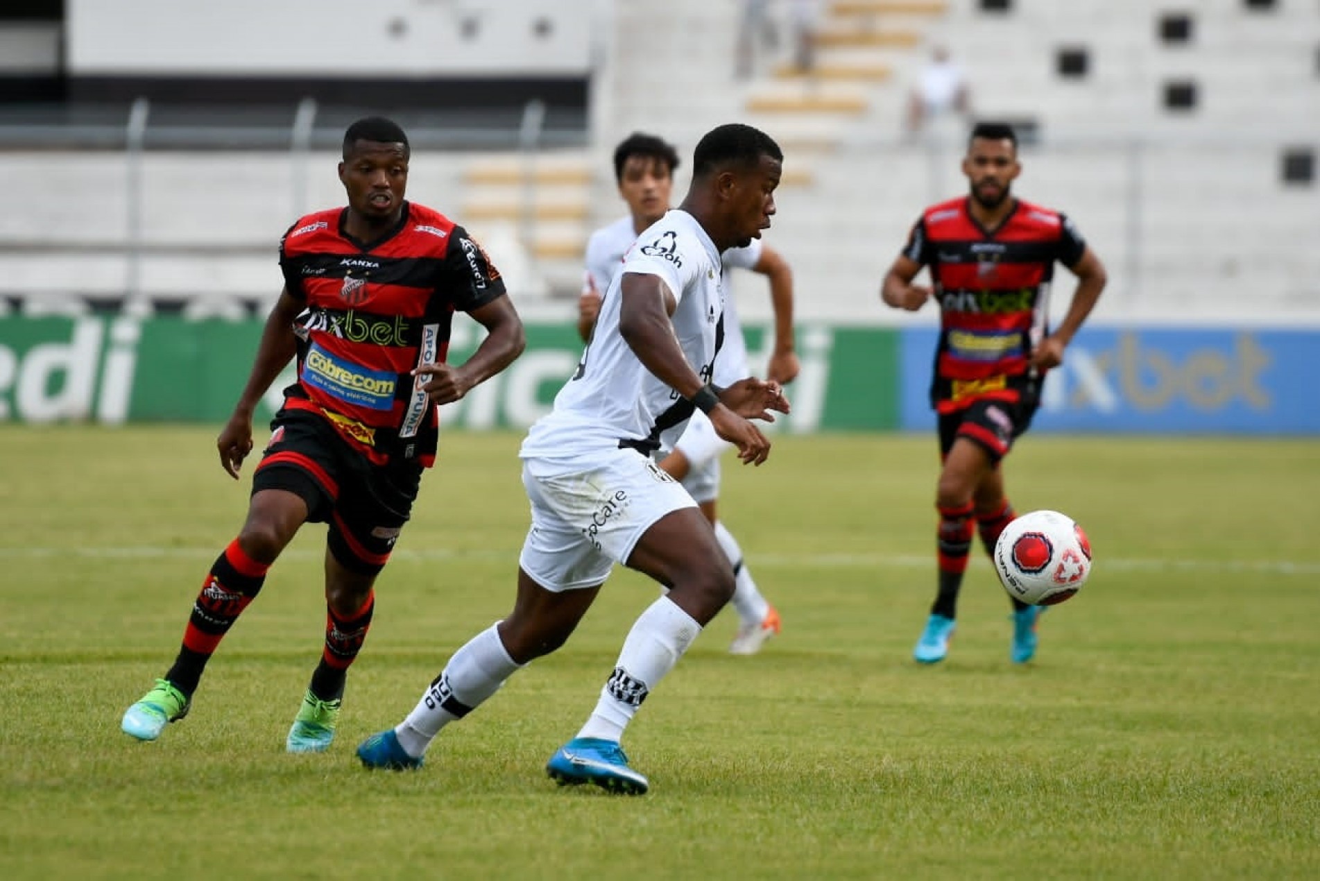 Times brigam contra o rebaixamento na tabela da Série B.