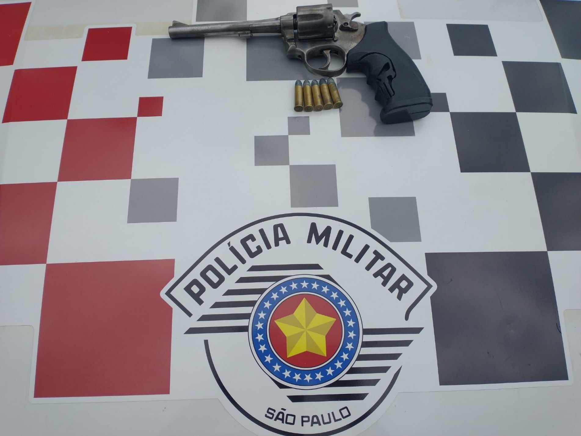 Com ele, foi apreendida uma arma com munição