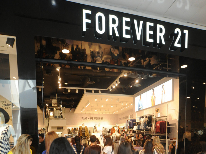 Forever 21 faz liquidação e deve fechar lojas no Brasil, forever