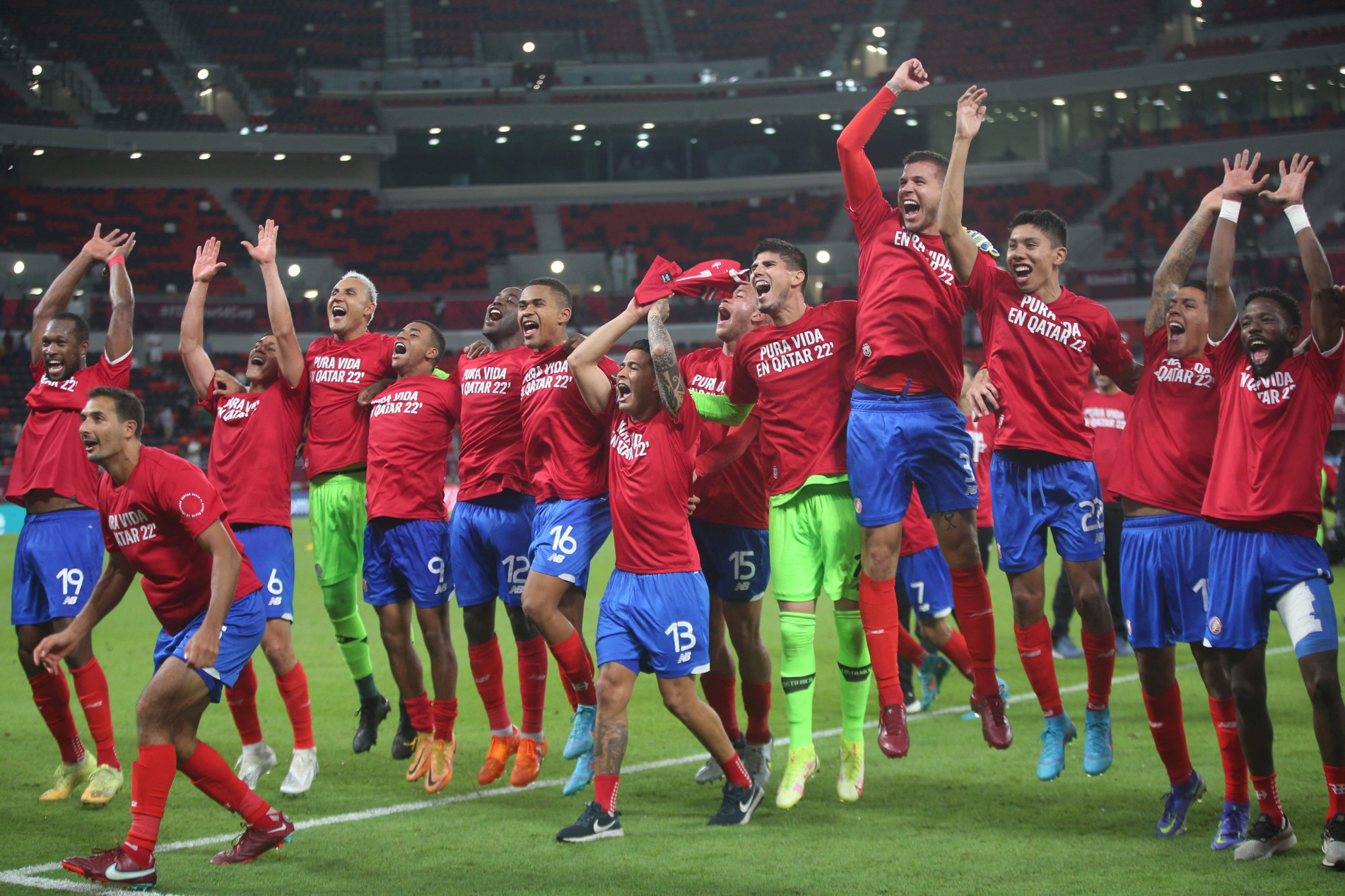  Costa Rica's players celebrate their win in the FIFA World Cup 2022 inter-confederation play-offs match between Costa Rica and New Zealand on June 14, 2022, at the Ahmed bin Ali Stadium in the Qatari city of Ar-Rayyan. Costa Rica beat New Zealand 1-0 to claim the last spot at this year's World Cup finals. (Photo by MUSTAFA ABUMUNES / AFP)

      