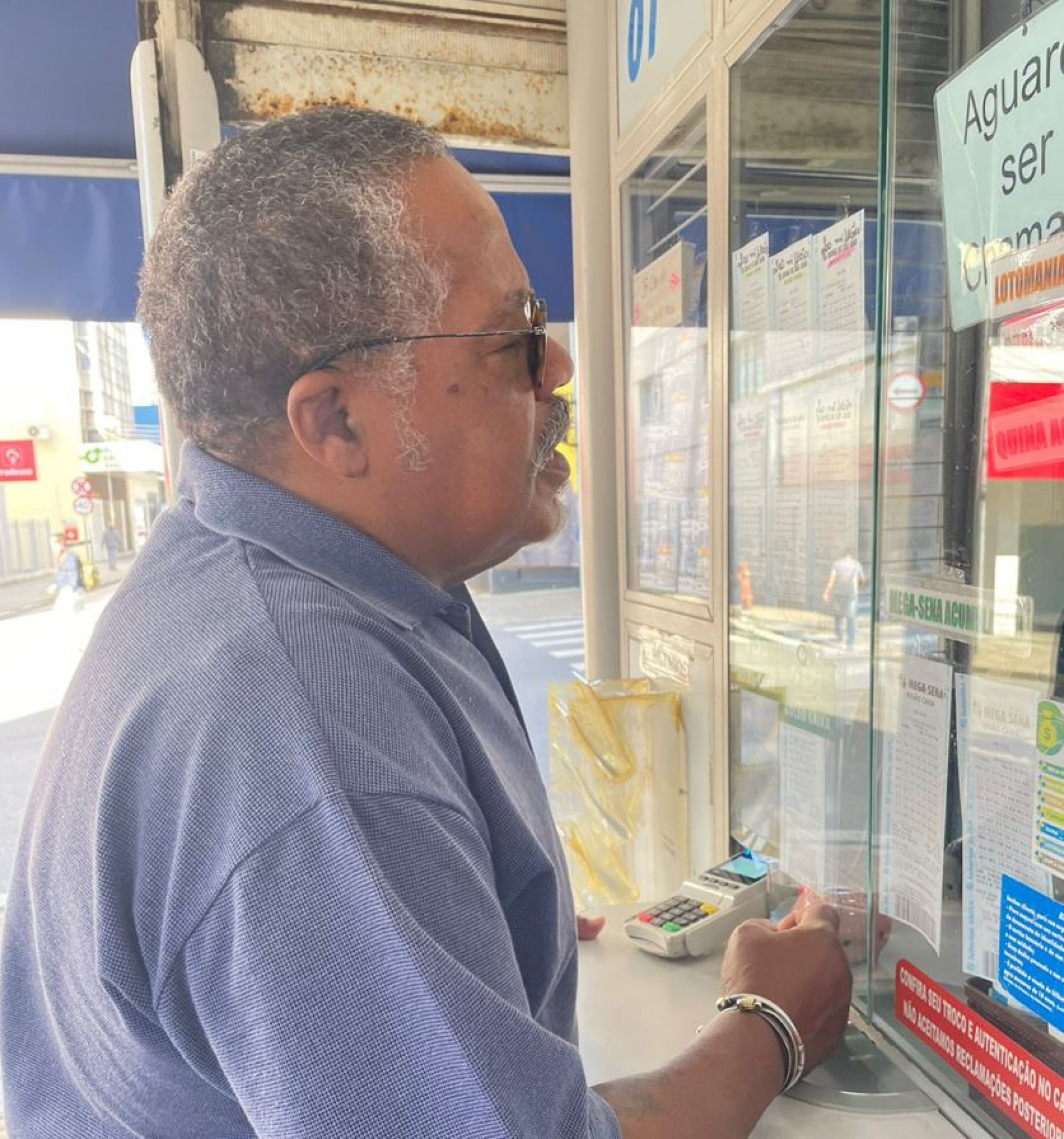 Sergio Lopes busca a sorte para ajudar pessoas e viver em paz com a família.