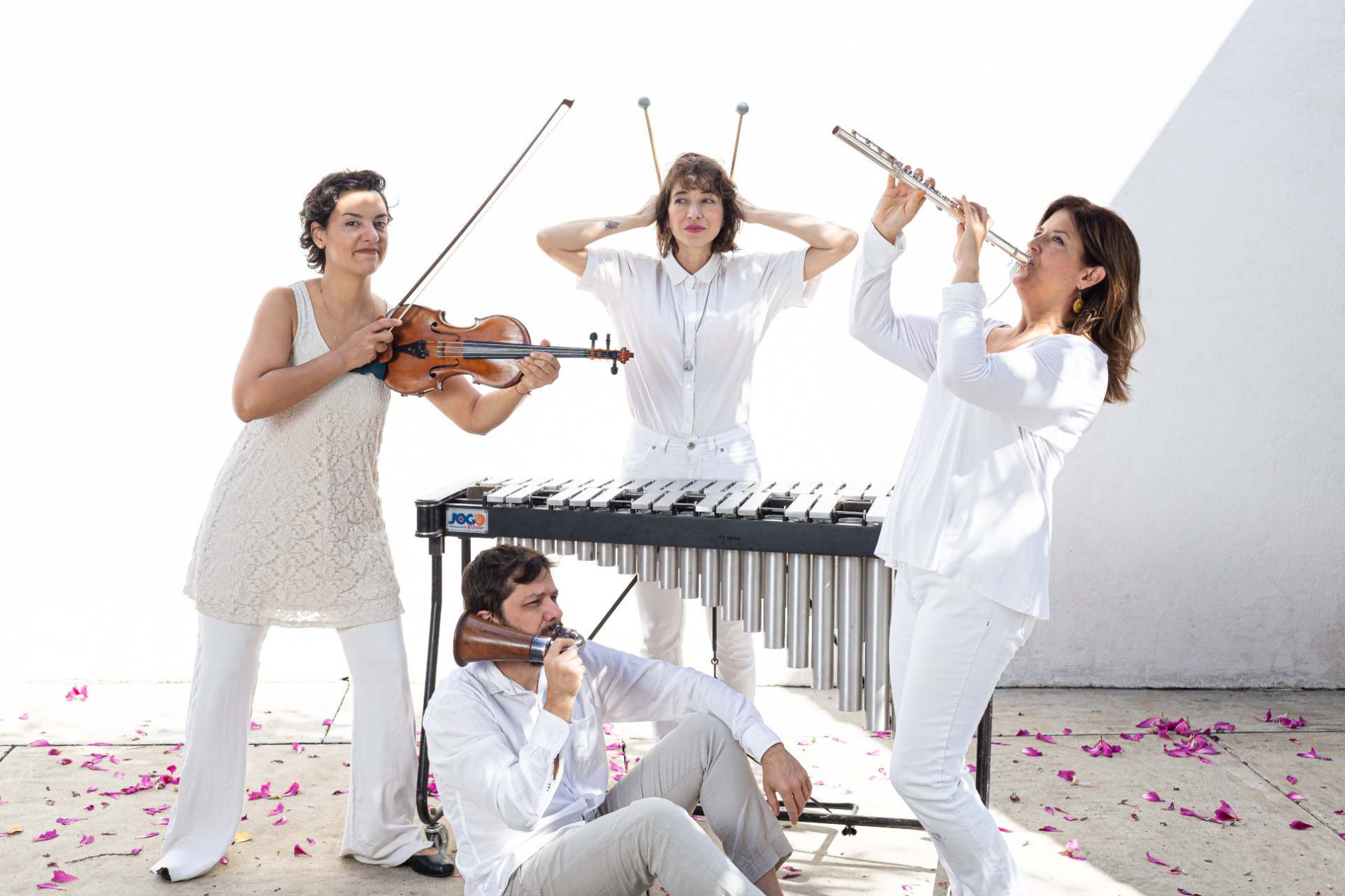 Grupo Baderna Moderna apresenta o show 