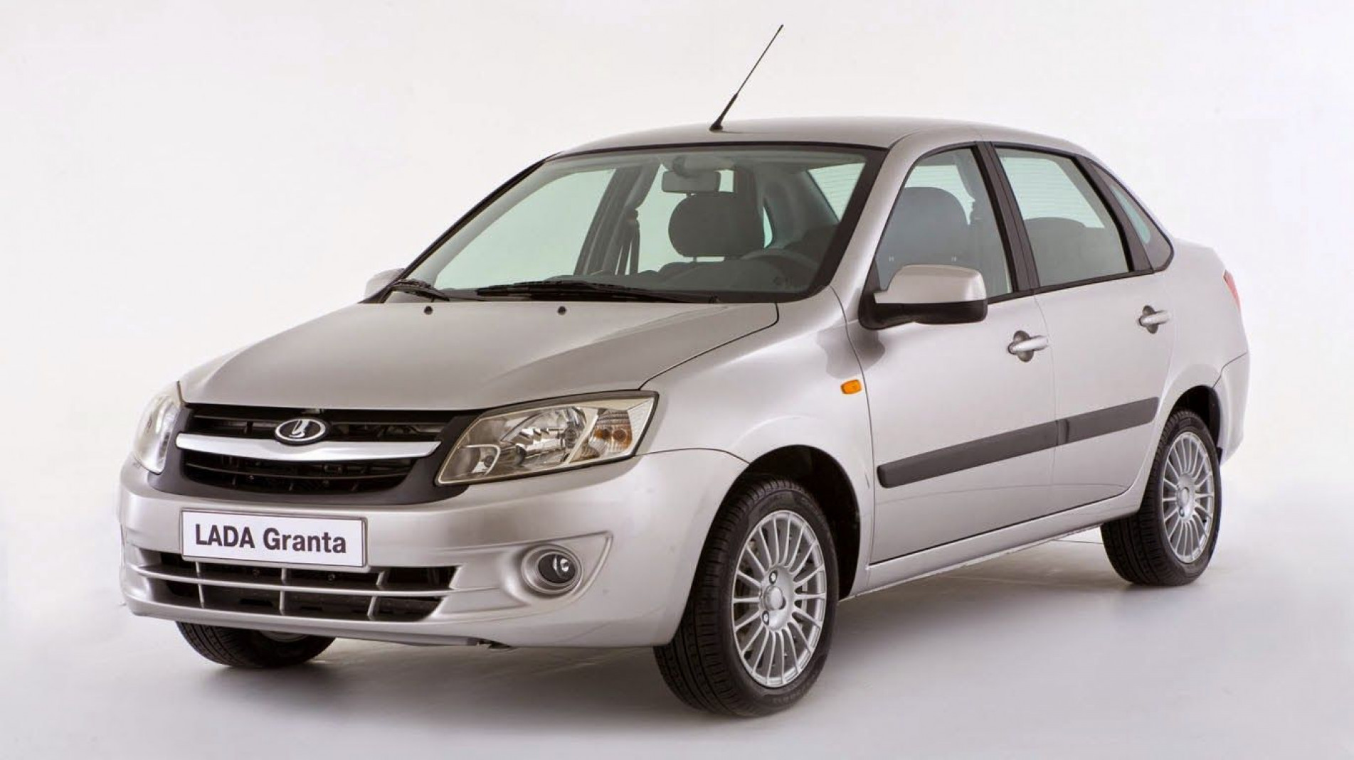 O Granta voltou a ser produzido, com mecânica antiga.