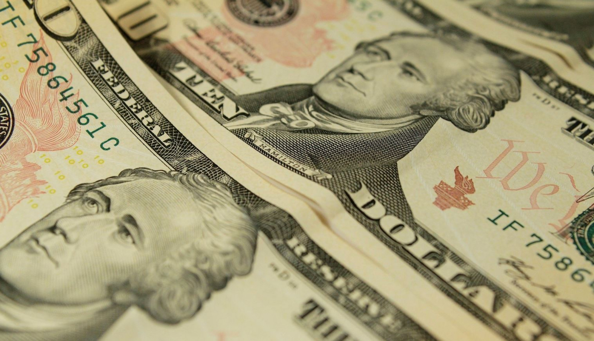 Moeda americana assumiu papel de seguro contra estagflação.