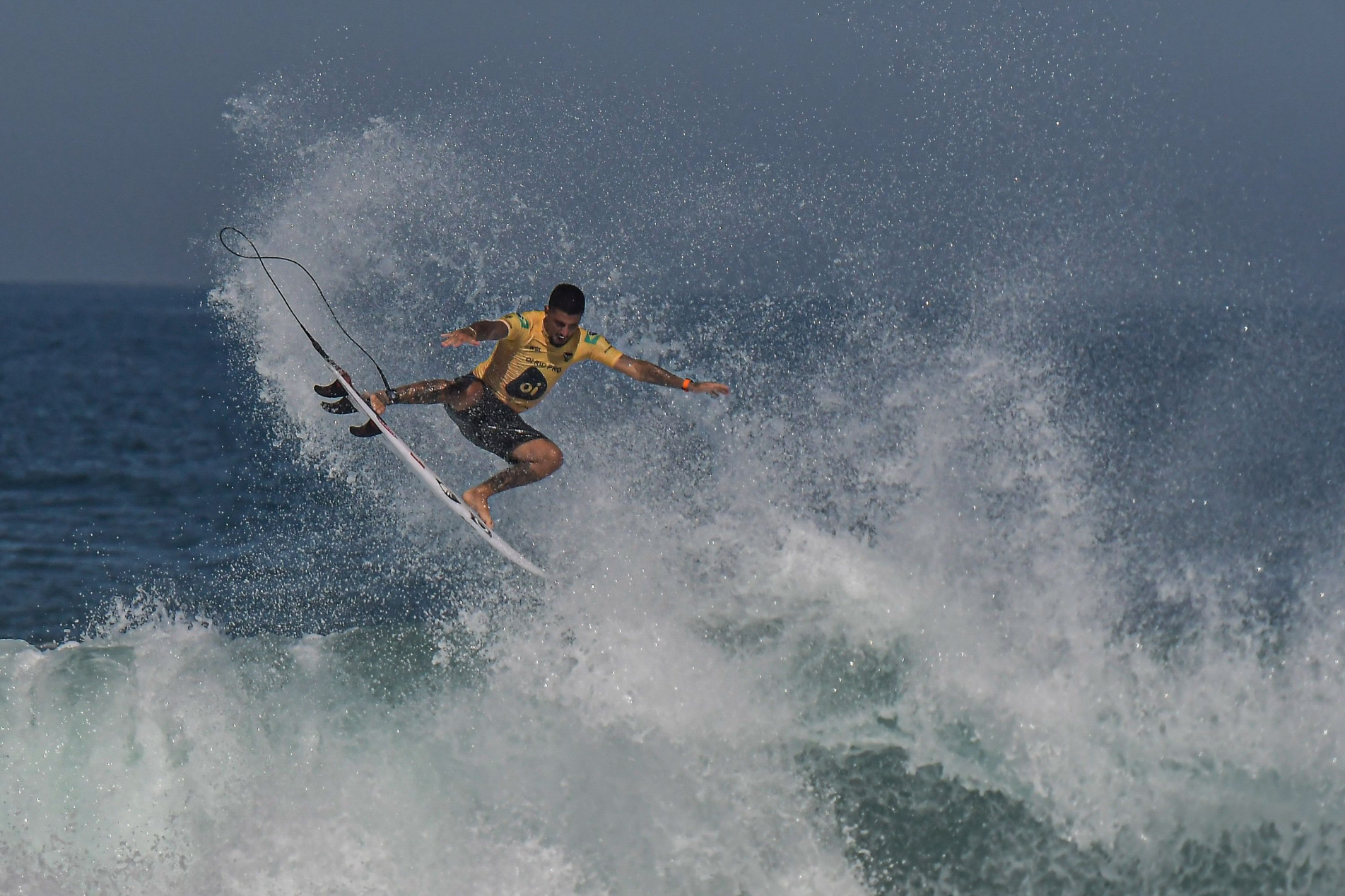 O surfista brasileiro Filipe Toledo lidera o ranking mundial.