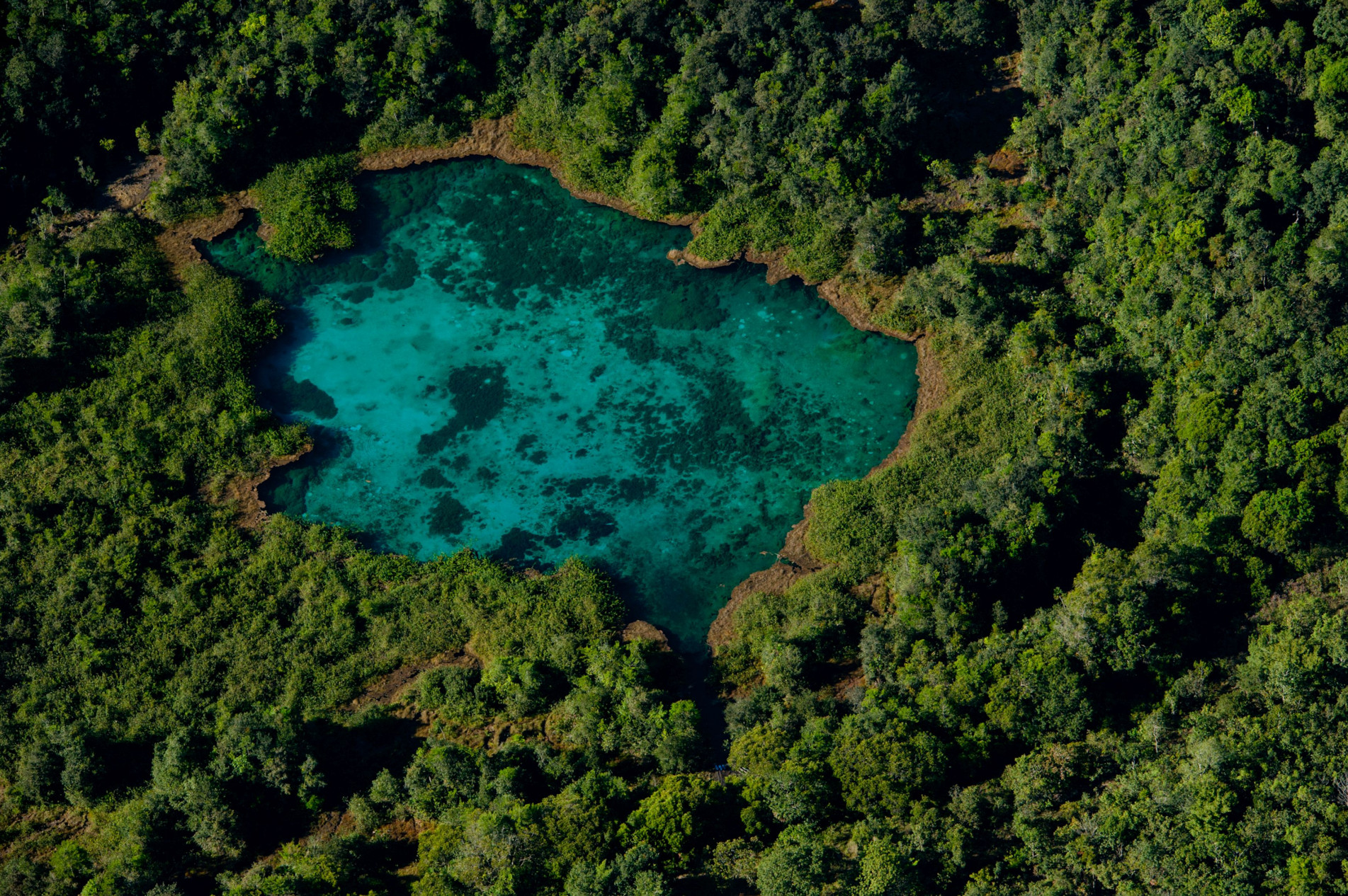 A Lagoa Azul é uma das principais atrações de Primavera do Leste, uma das cidades em que faz calor o ano todo. 