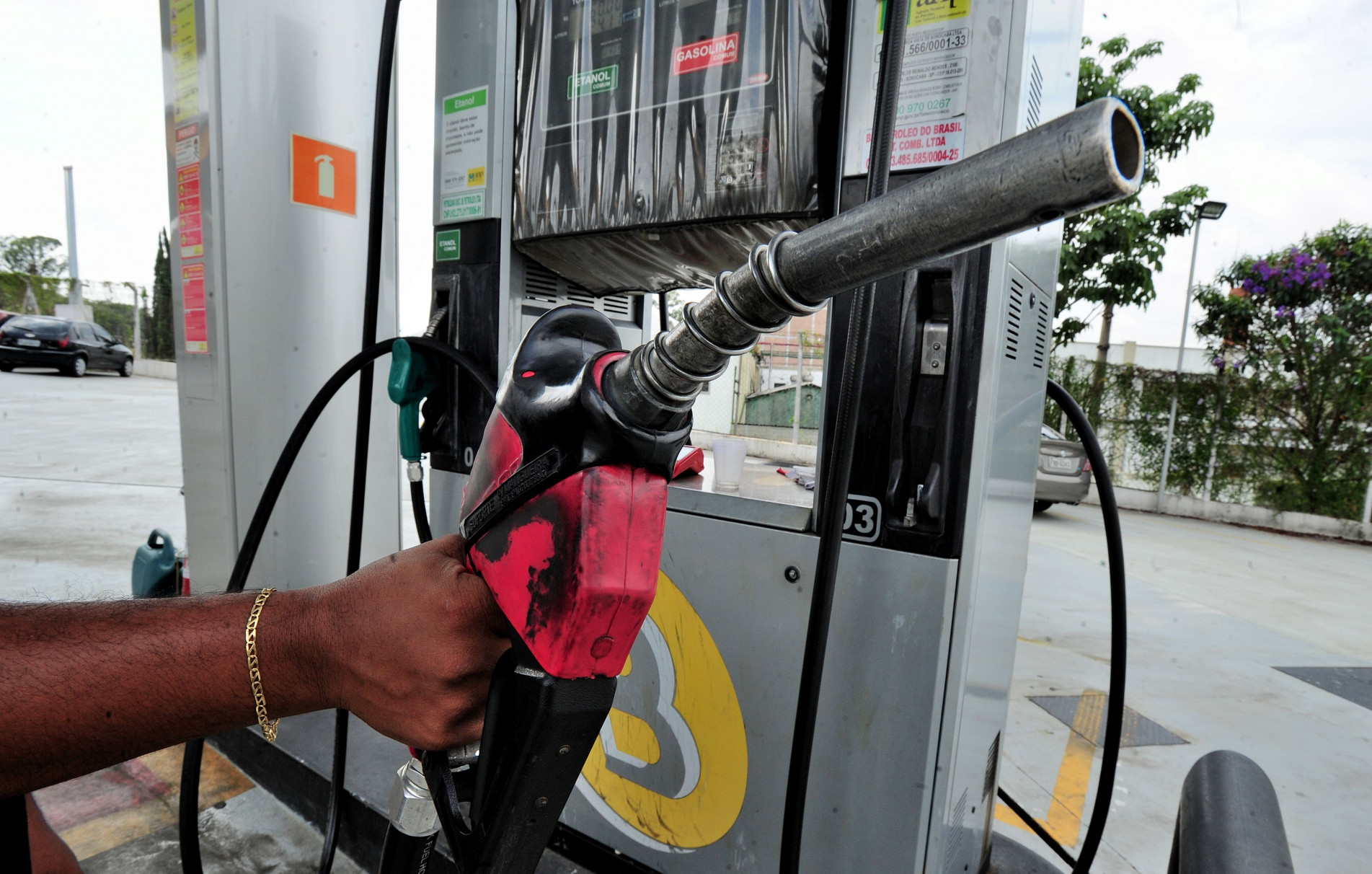 Preço do combustível começa a cair nos postos