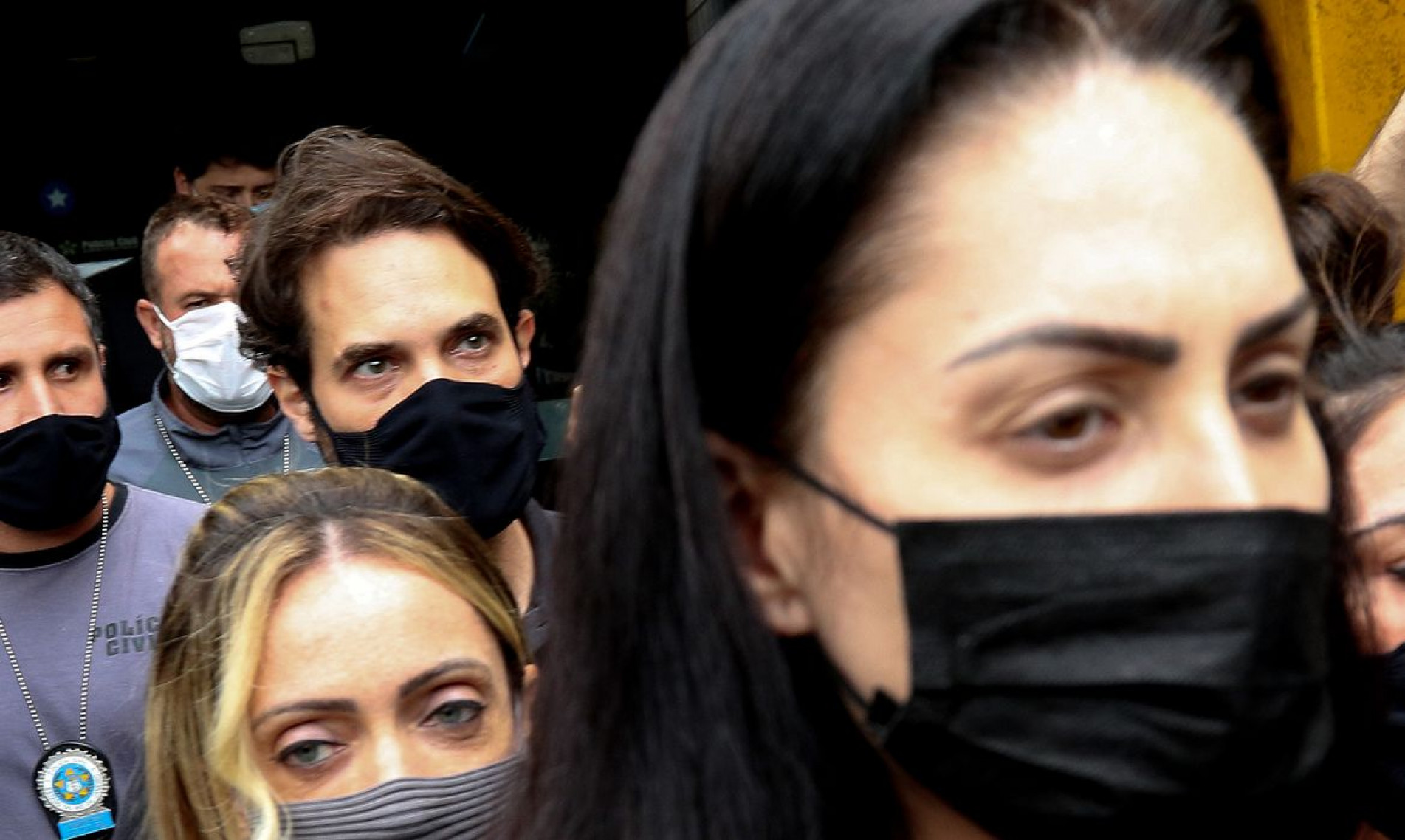  Monique Medeiros da Costa e Silva, m..e do menino Henry Borel, deixa .. Delegacia de Pol..cia da Barra da Tijuca(16..DP), ap..s prestar depoimento sobre a morte do menido de 4 anos.
    