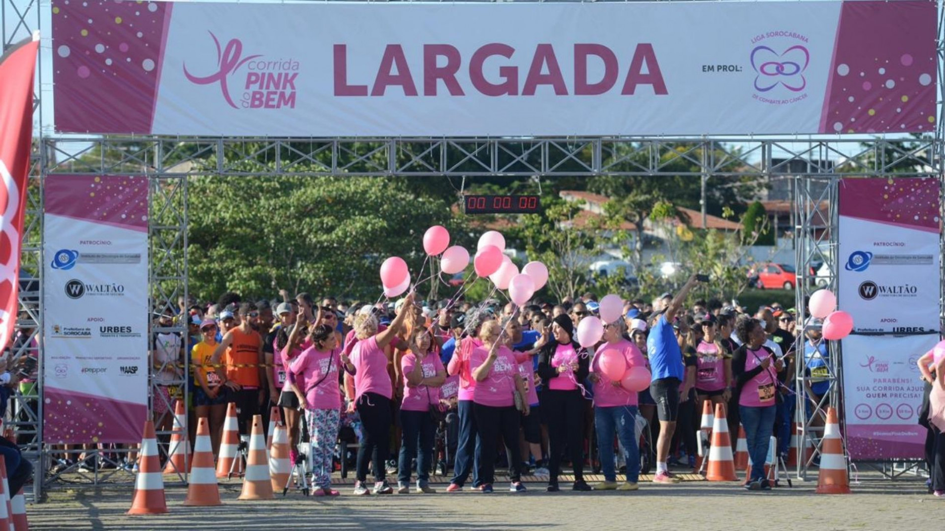 Largada da Corrida Pink do Bem do ano passado. 