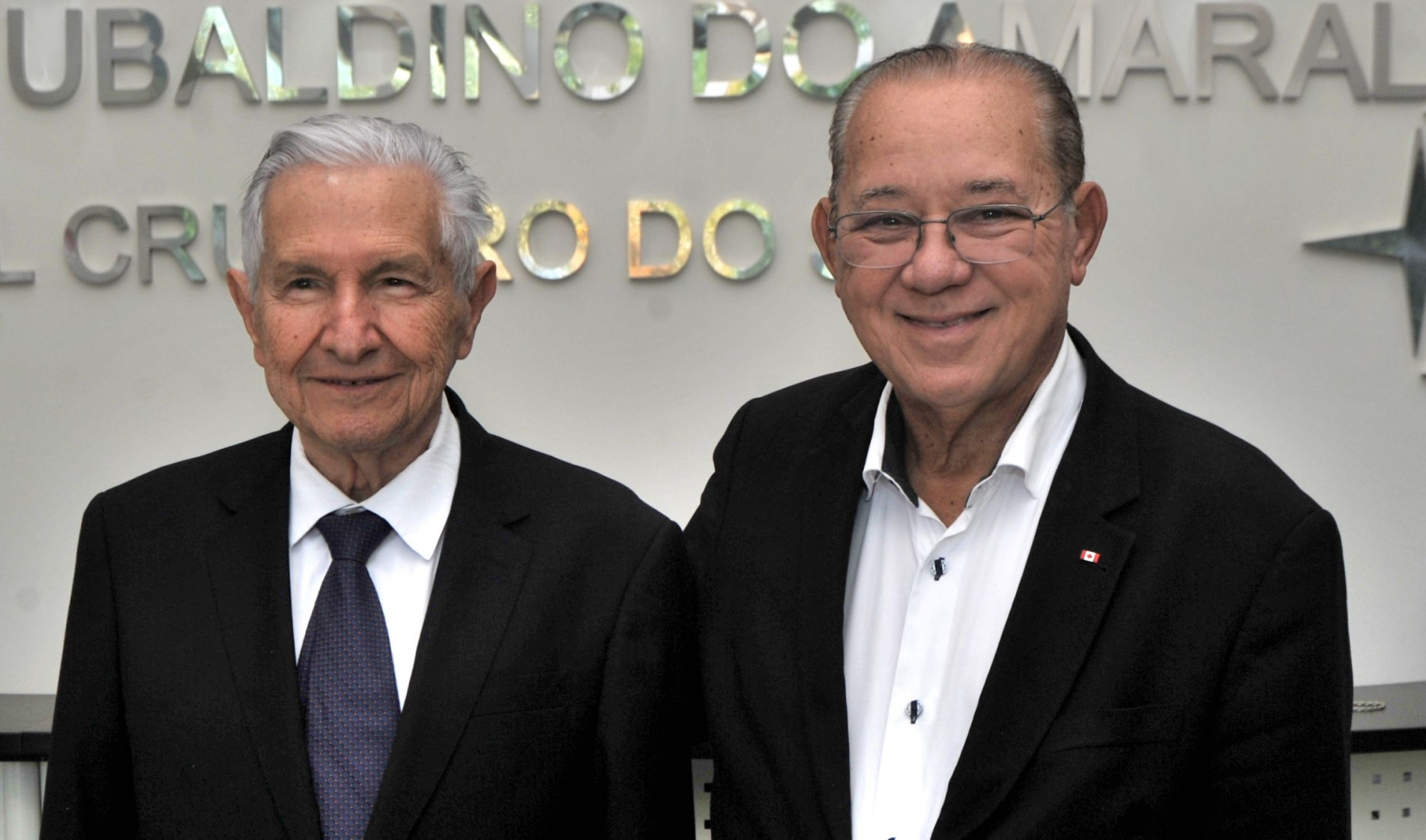 O Soberano Irmão Múcio Bonifácio Guimarães, Grão-Mestre Geral do Grande Oriente do Brasil (GOB), e Jussane Guimarães, esposa do Grão-Mestre e presidente nacional da Frafem - Fraternidade Feminina, foram recepcionados pelo diretor da FUA e Soberano de Honra do GOB, Laelso Rodrigues. Também ontem, o Grão-Mestre Bonifácio Guimarães recebeu o título de cidadão sorocabano da Câmara Municipal. Visita faz parte da comemoração dos 200 anos do Grande Oriente do Brasil.