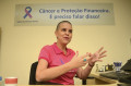 Renata raspa a cabe&ccedil;a como forma de chamar a aten&ccedil;&atilde;o para a necessidade da preven&ccedil;&atilde;o do c&acirc;ncer de mama.  - F&aacute;bio Rog&eacute;rio / Arquivo JCS (21/10/2019