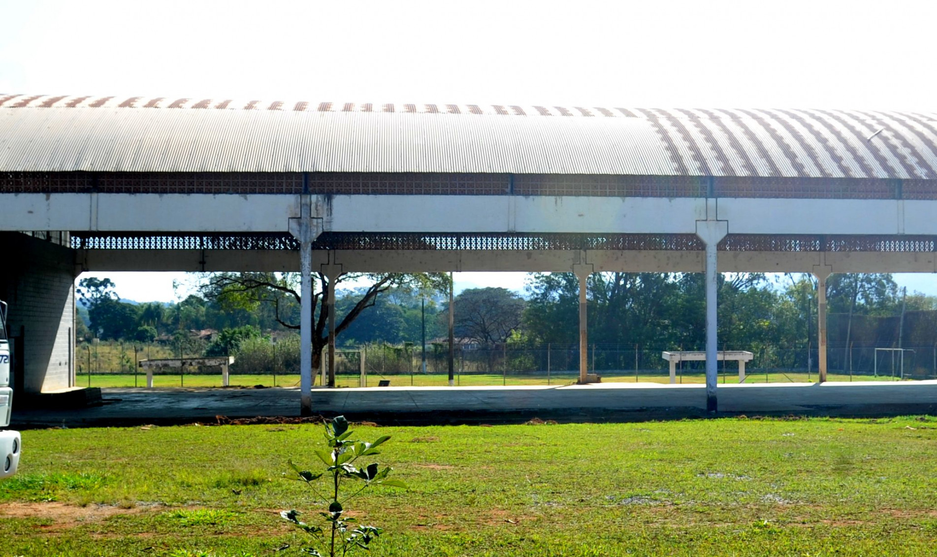 Reforma do ginásio de esportes de Araçoiaba da Serra, orçada em R$ 1.296.072,40, está parada