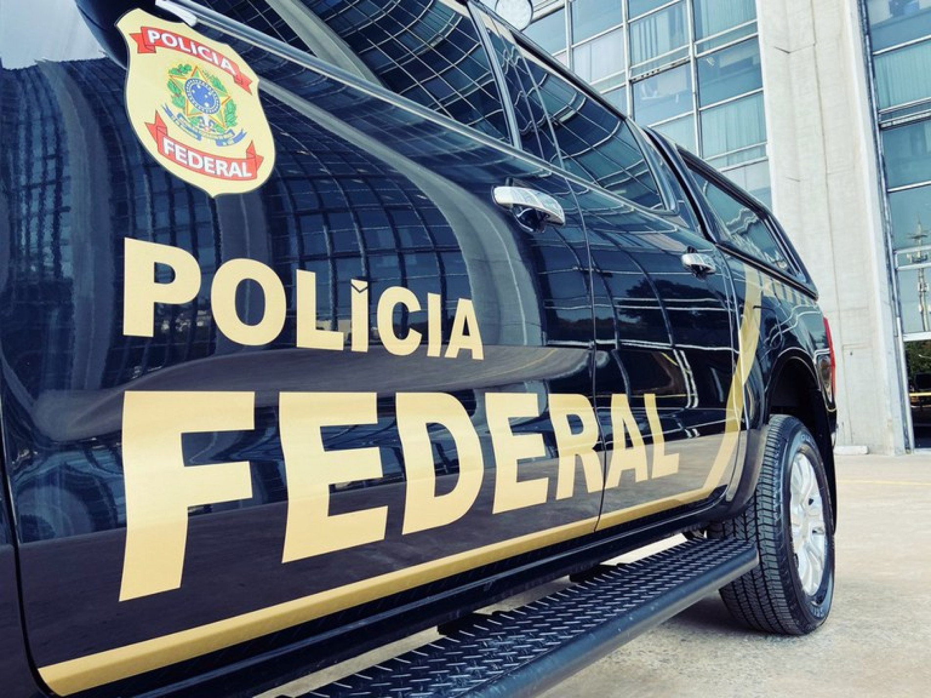 PF prende homem com sete fuzis na Rodovia Presidente Dutra