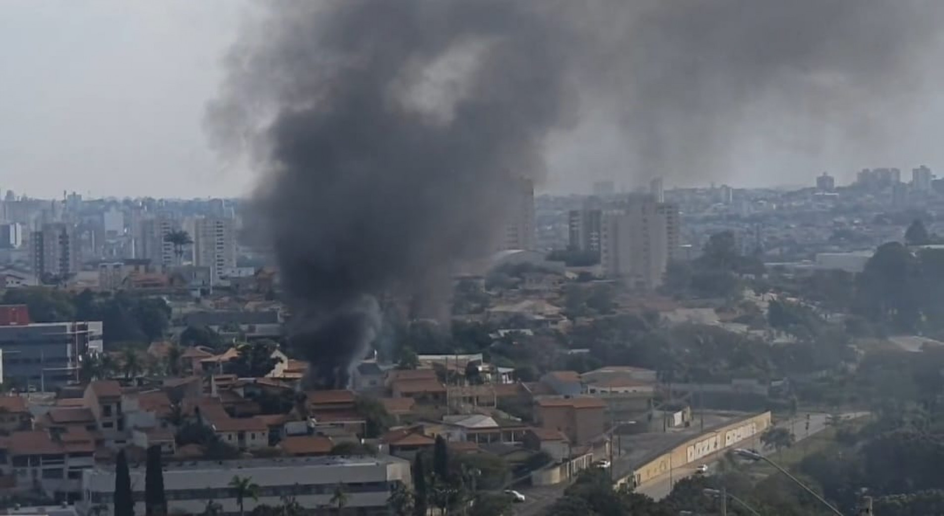 Fumaça chama atenção de moradores da zona leste de Sorocaba