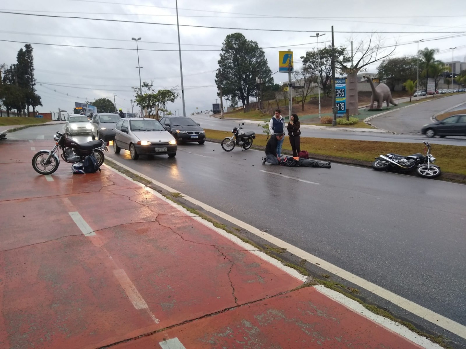 Um dos acidentes, envolvendo um motociclista, ocorreu na avenida 31 de Março, em Votorantim, quase na saída para Sorocaba, perto do Trevo da Vida 