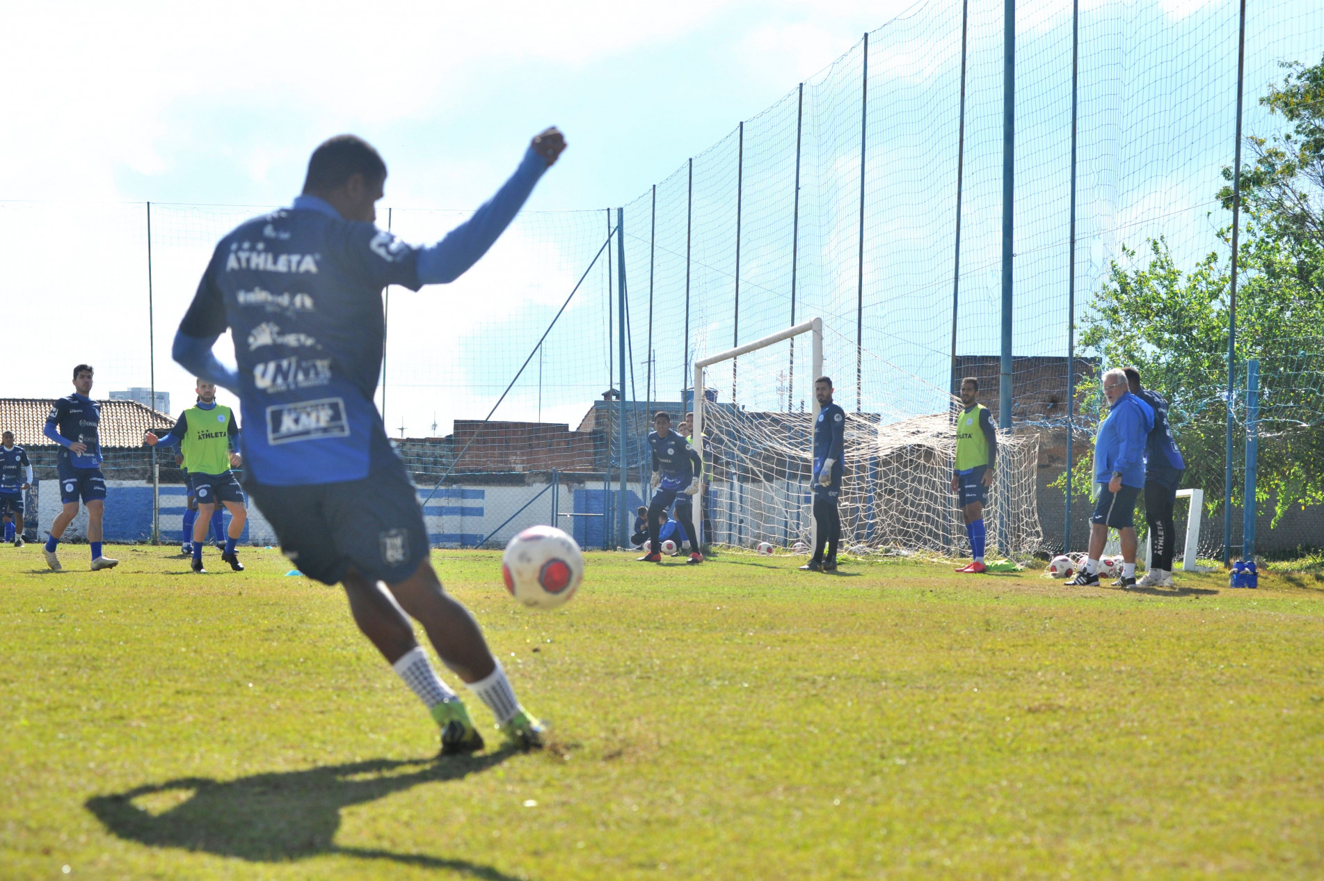 Azulão teve apenas três dias para treinar na semana
