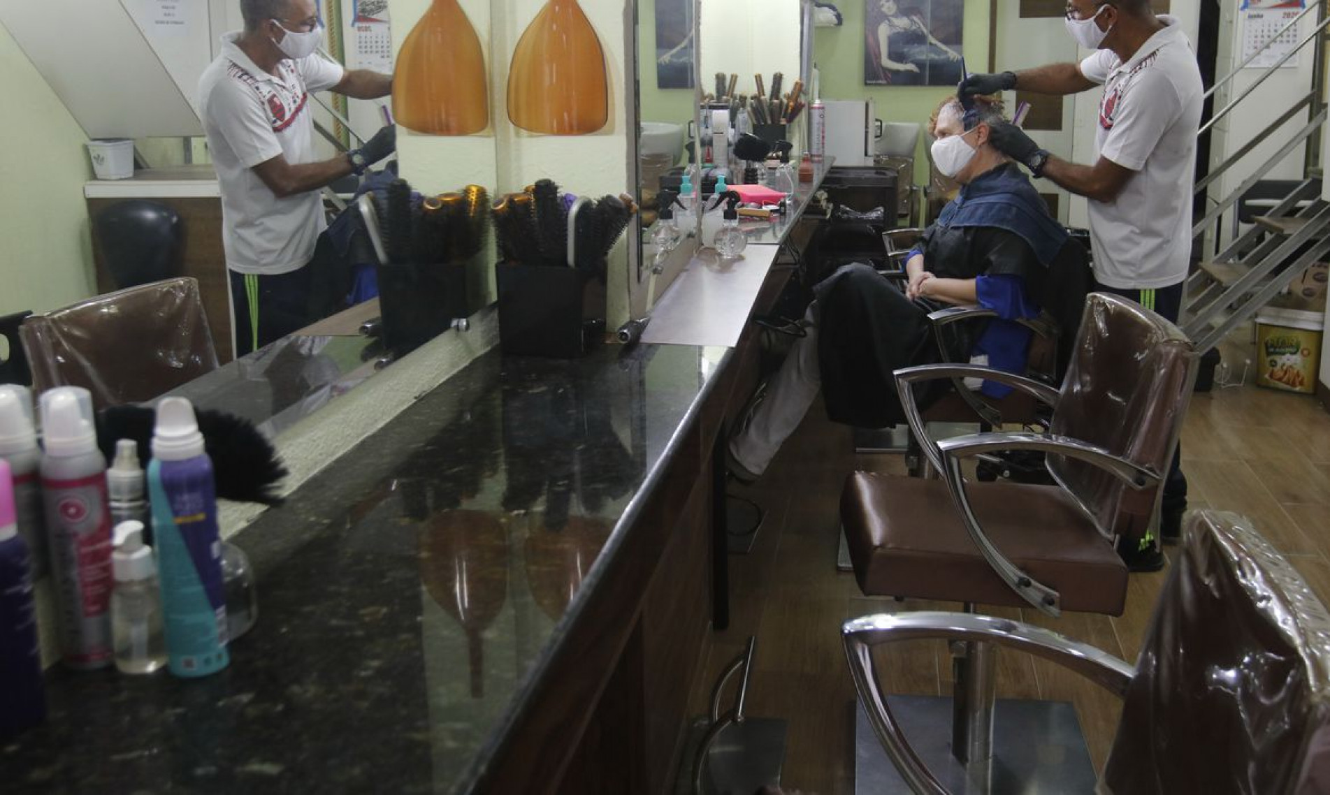 Serviços profissionais, administrativos e no segmento de transporte se destacaram