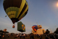 Para a encerrar o dia, os balões coloriram a paisagem - FÁBIO ROGÉRIO  JCS (13/08/2022)