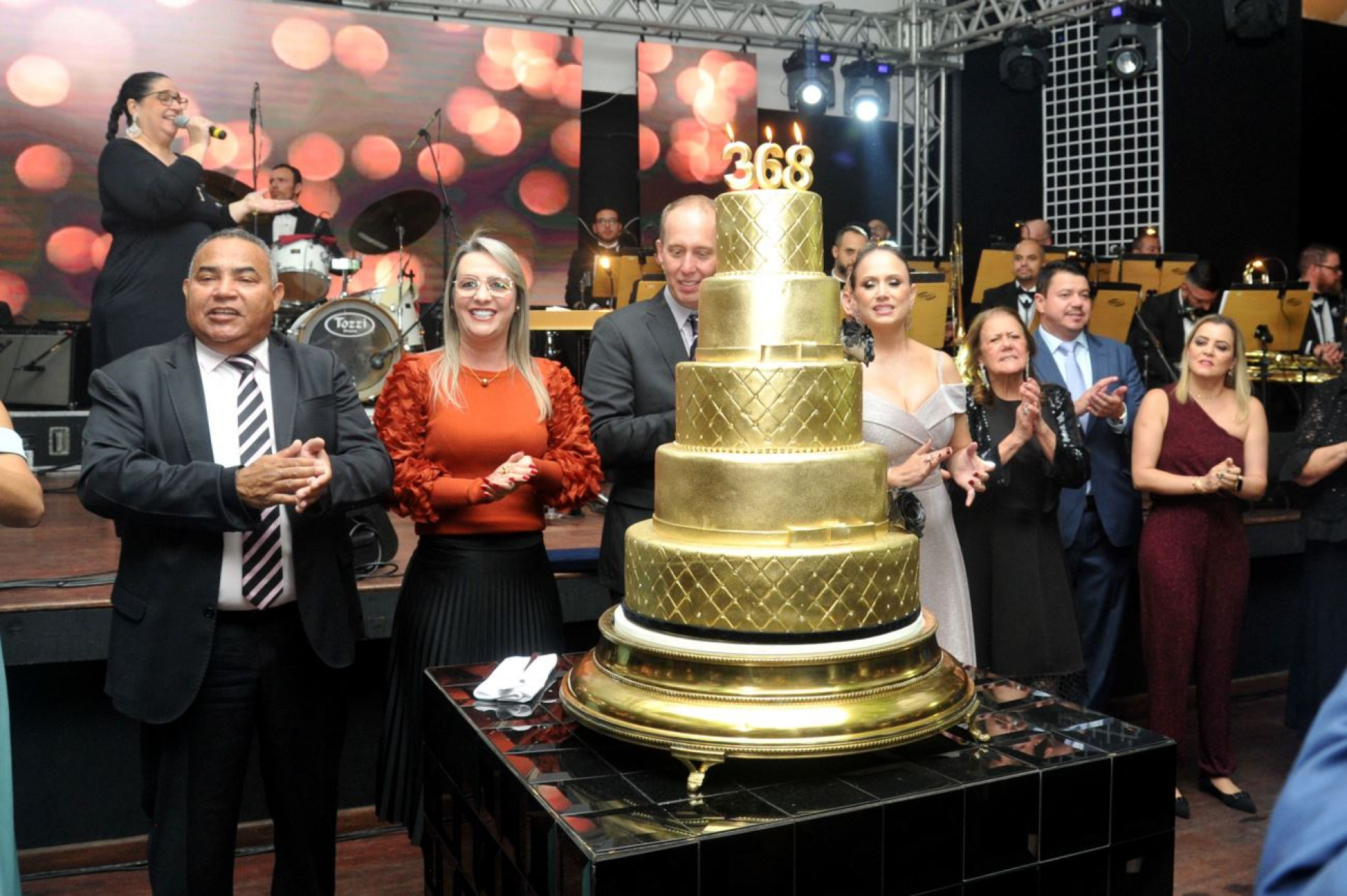 Prefeito Rodrigo Manga puxou as palmas na hora do parabéns