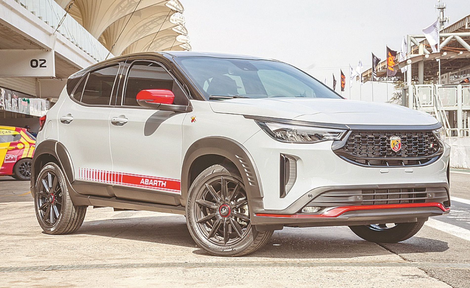 O Pulse Abarth usa a mesma carroceria do SUV, mas vestido como modelo esportivo