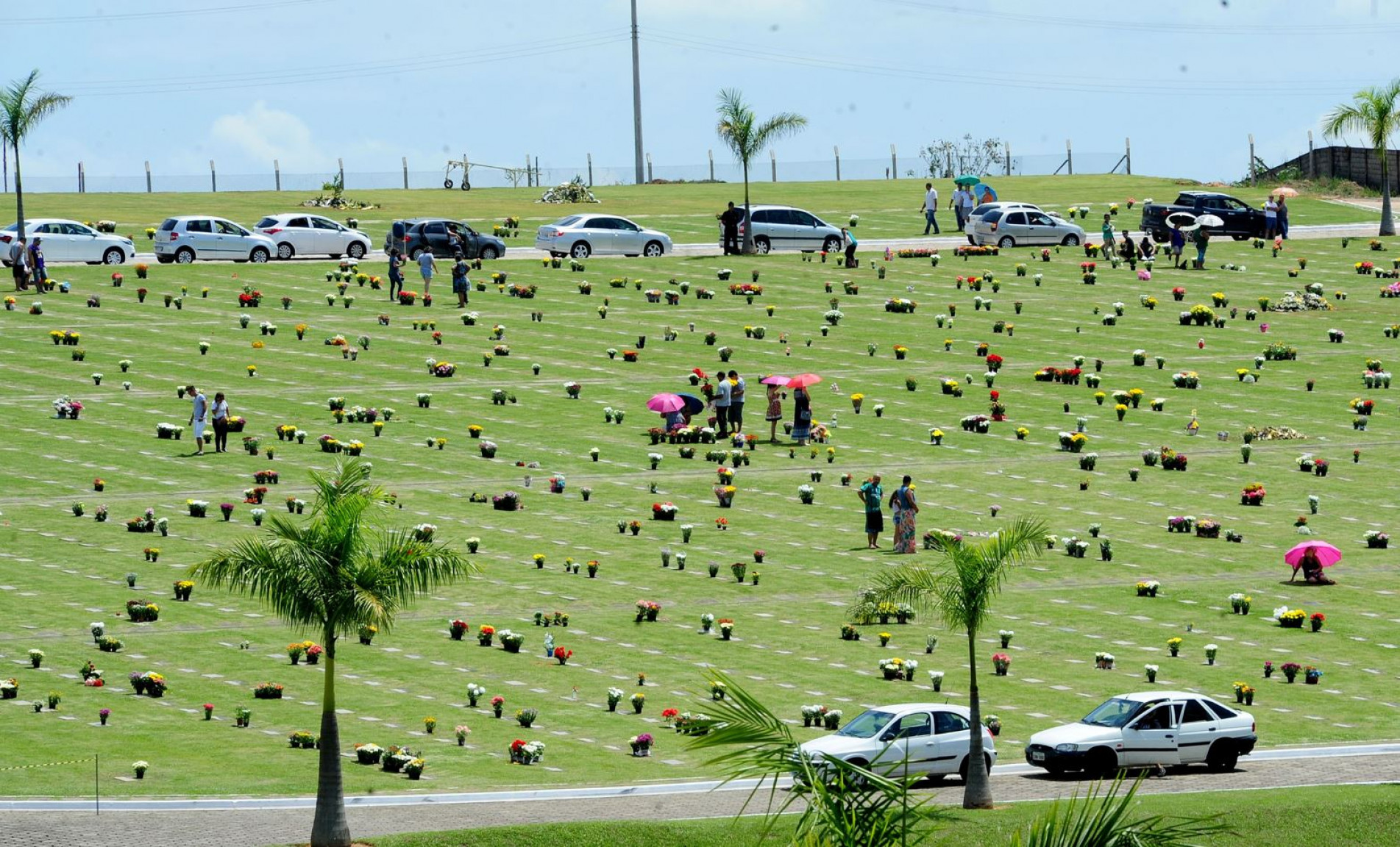 Nos cemitérios privados haverá missas em homenagem aos pais