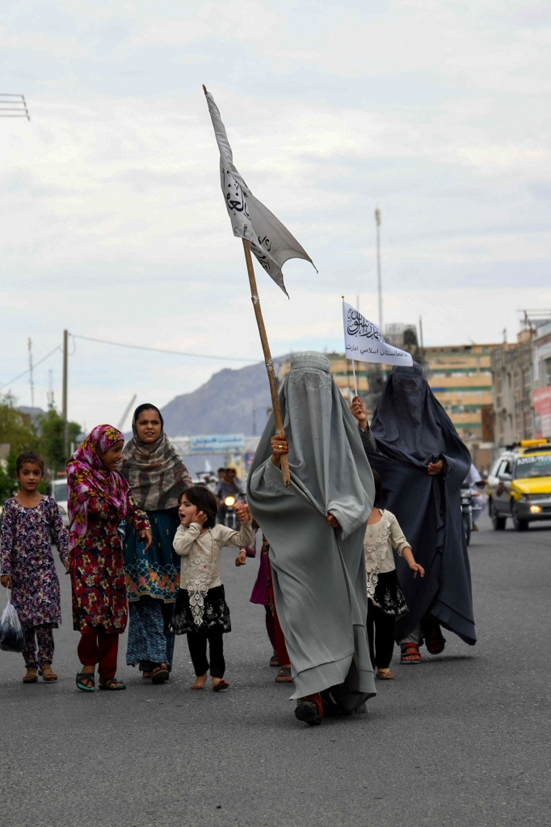 Mulheres protestam nas ruas de Cabul