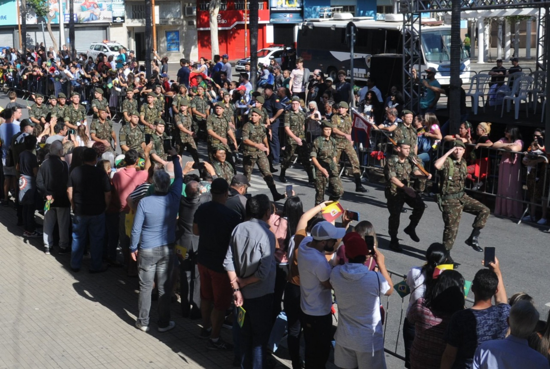 Ato Cívico e desfile encerraram as comemorações dos 368 anos de Sorocaba neste domingo (15)