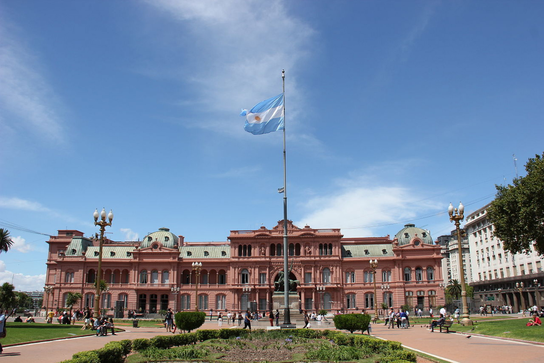 Casa Rosada é a sede da presidência da Argentina, em frente à Praça de Maio, em Buenos Aires