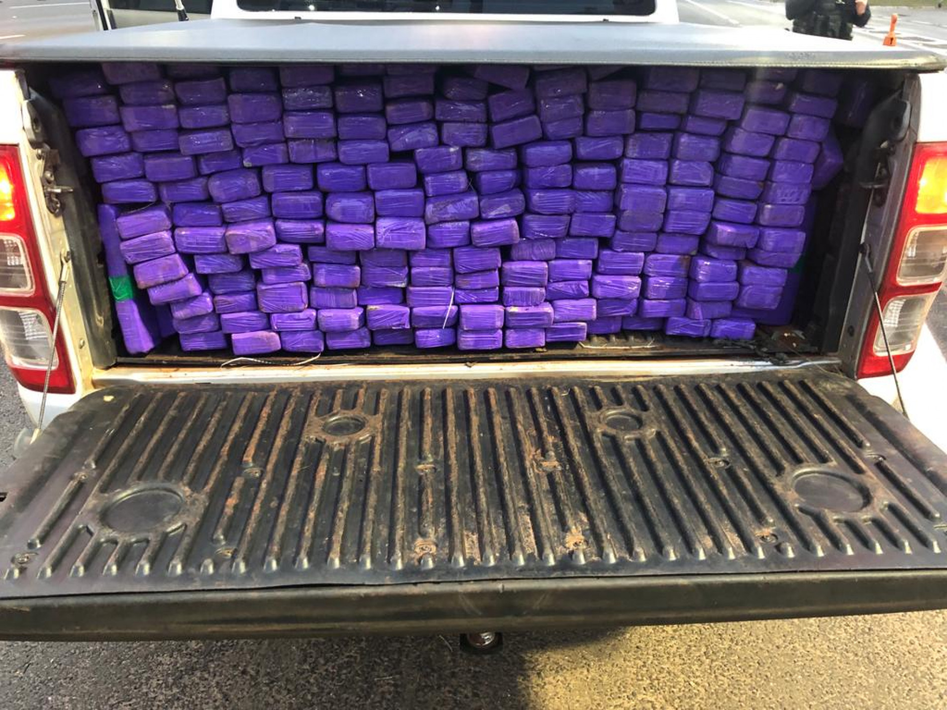 Receita Federal e Polícia Rodoviária Estadual apreendem 1,4 tonelada de maconha.