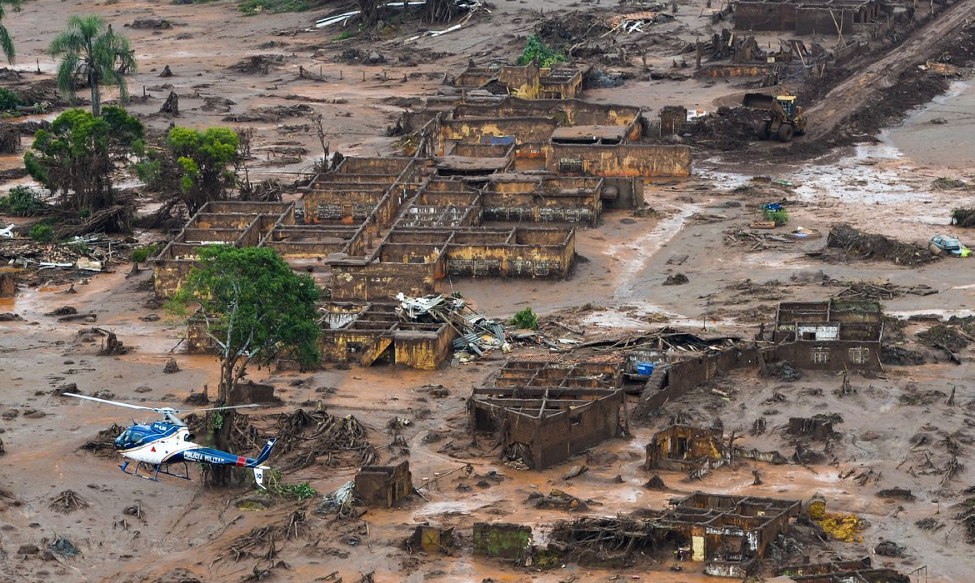 &Aacute;rea afetada pelo rompimento de barragem no distrito de Bento Rodrigues, zona rural de Mariana, em Minas Gerais