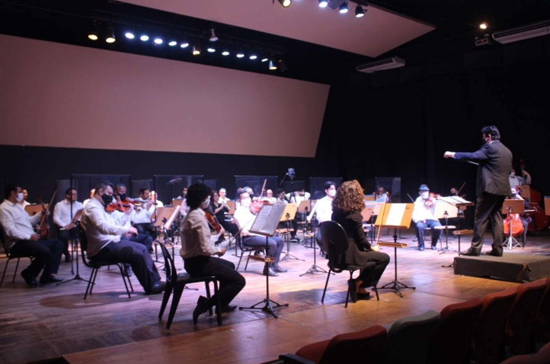 Orquestra composta por cerca de 50 músicos será regida pelo maestro Denis Vieira.
