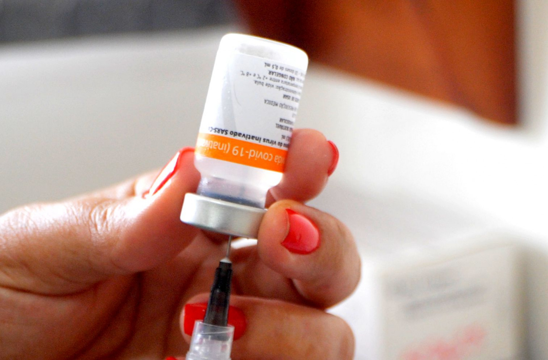 Para quem tem 18 anos ou mais está liberada 4ª dose