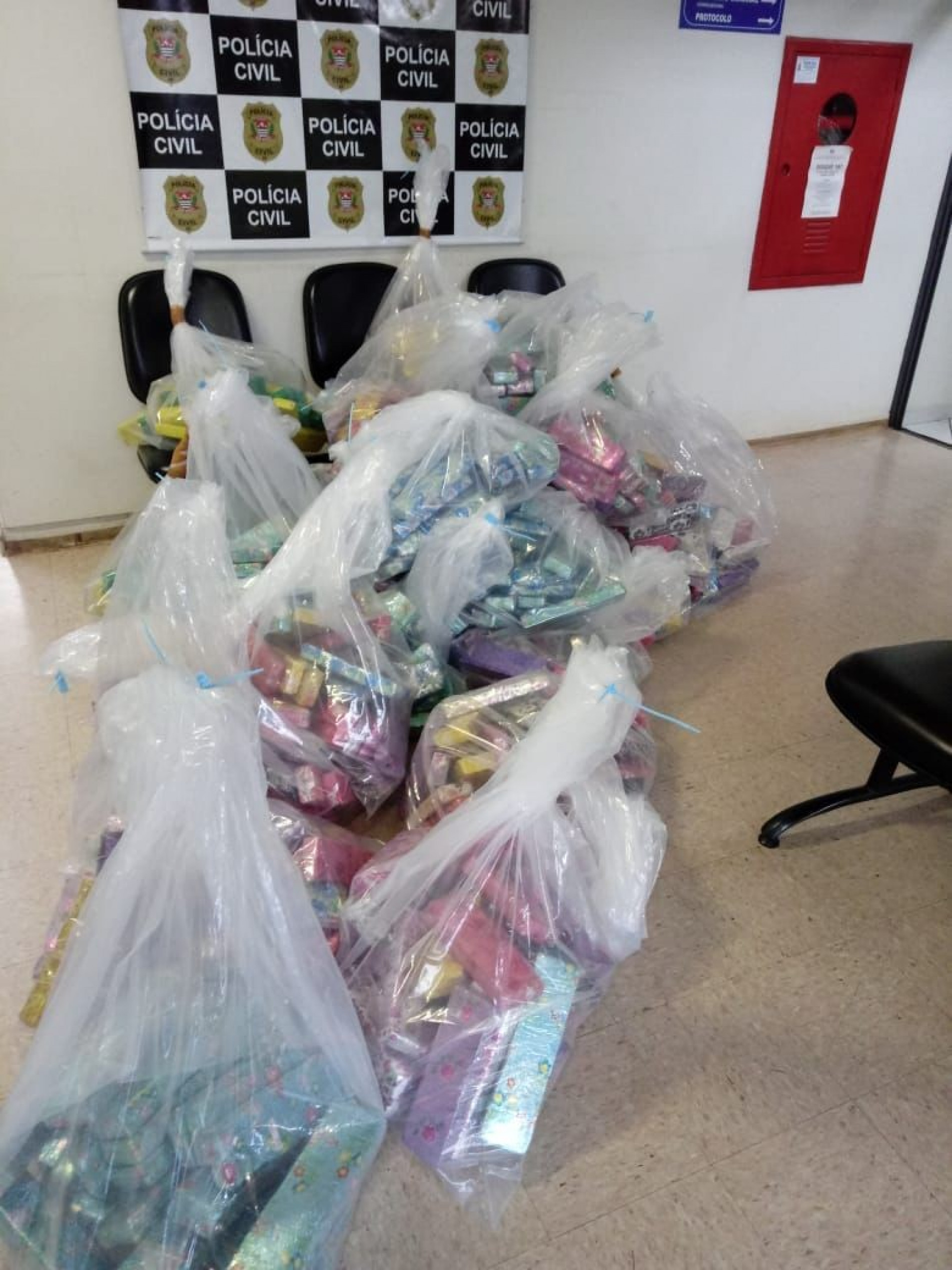 Pol&iacute;cia Civil de Botucatu incinera mais de 700 quilos de maconha