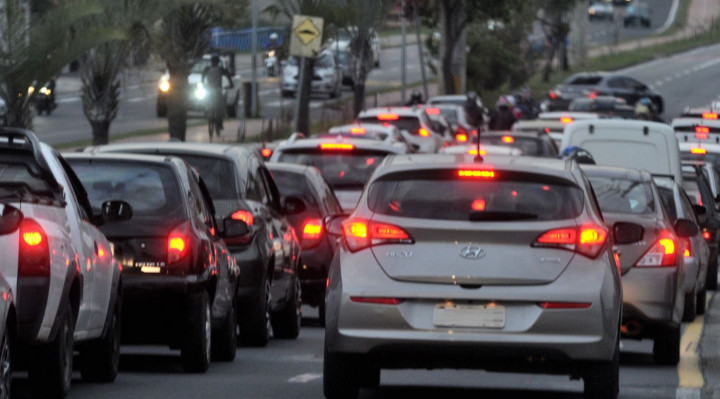 Avenida Ulysses Guimarães, na zona norte, recebe trânsito 