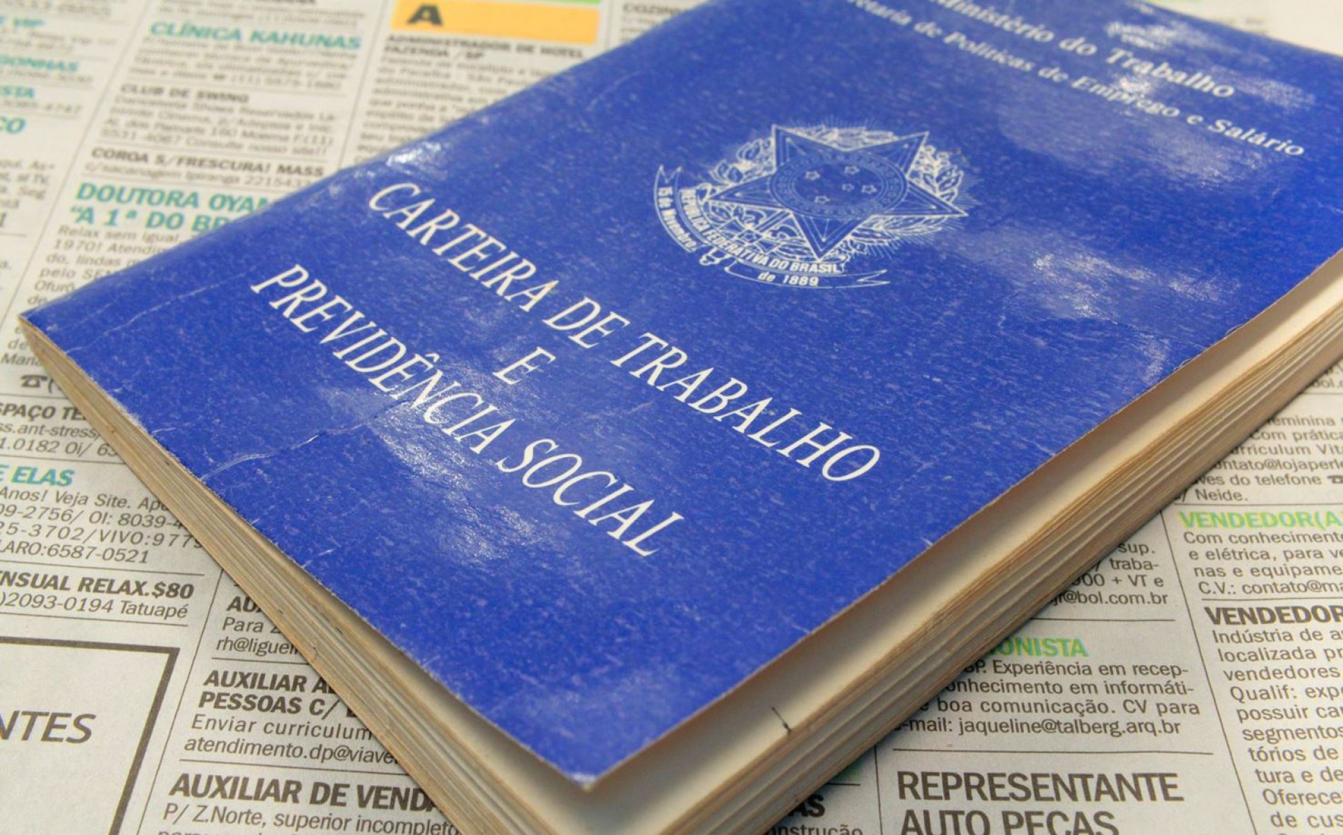 No segundo trimestre de 2023, 4,050 milh&otilde;es de brasileiros procuravam trabalho h&aacute; mais de um m&ecirc;s